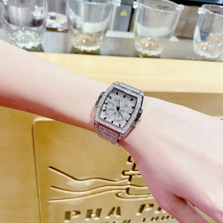 Đồng Hồ Chopard Mặt Xoay |Nữ Giới |Dây Đính Full Đá |Mặt Chữ Nhật |Máy Pin (Quartz) |Donghogiatot.vn