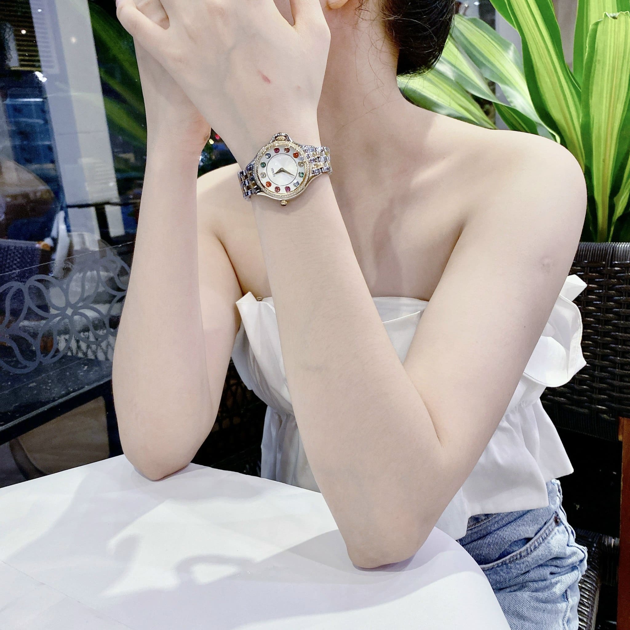 Đồng Hồ Fendi Crazy Carats |Nữ Giới |Mặt Trắng |Đá Xoay 3 Màu |Dây Kim Loại Demi Vàng |Máy Pin (Quartz) |Size 33mm |donghogiatot.vn