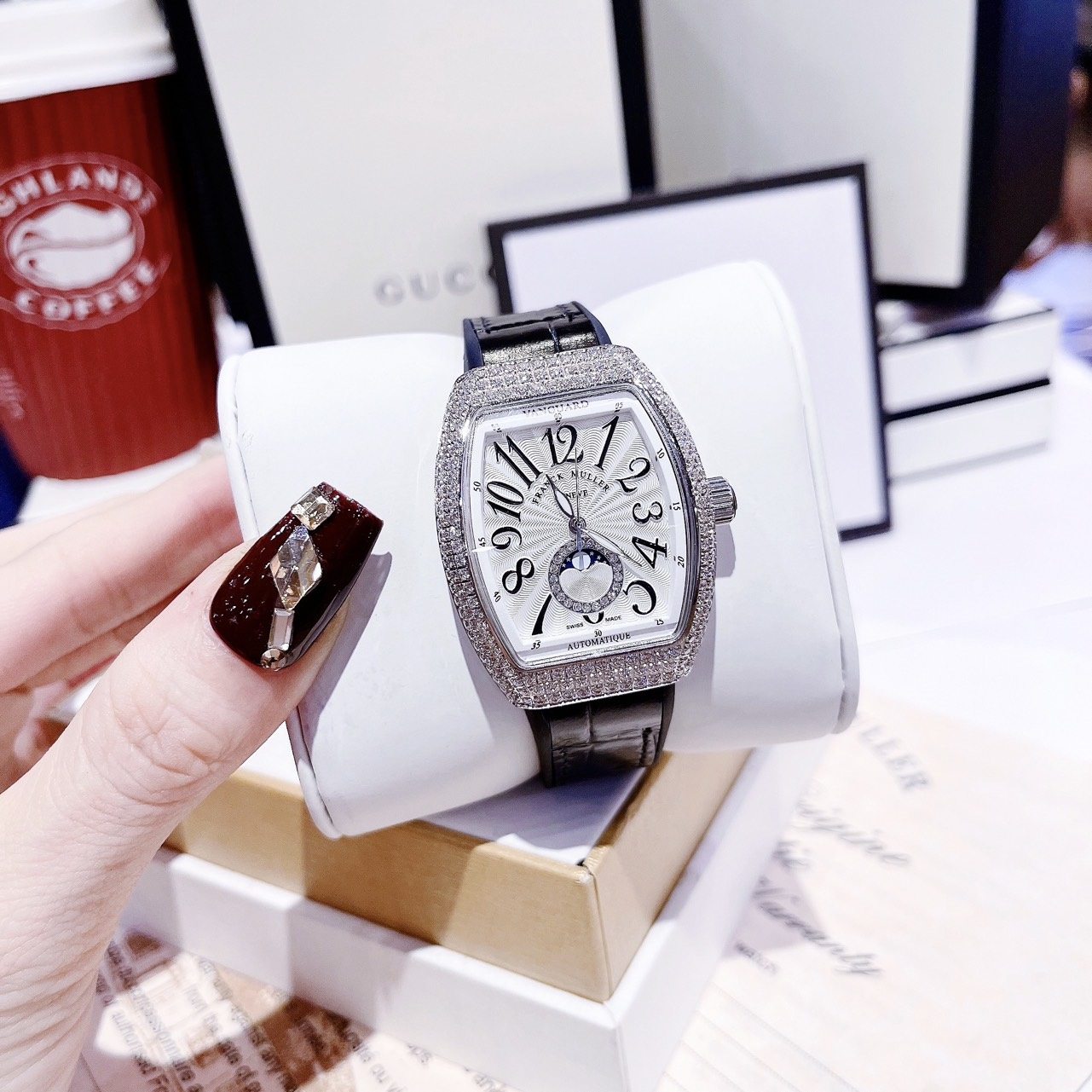 Đồng Hồ Frank Muller Vanguard |Nữ Giới |Mặt Oval Đính Full Đá Silver |Máy Pin (Quartz) |Donghogiatot.vn