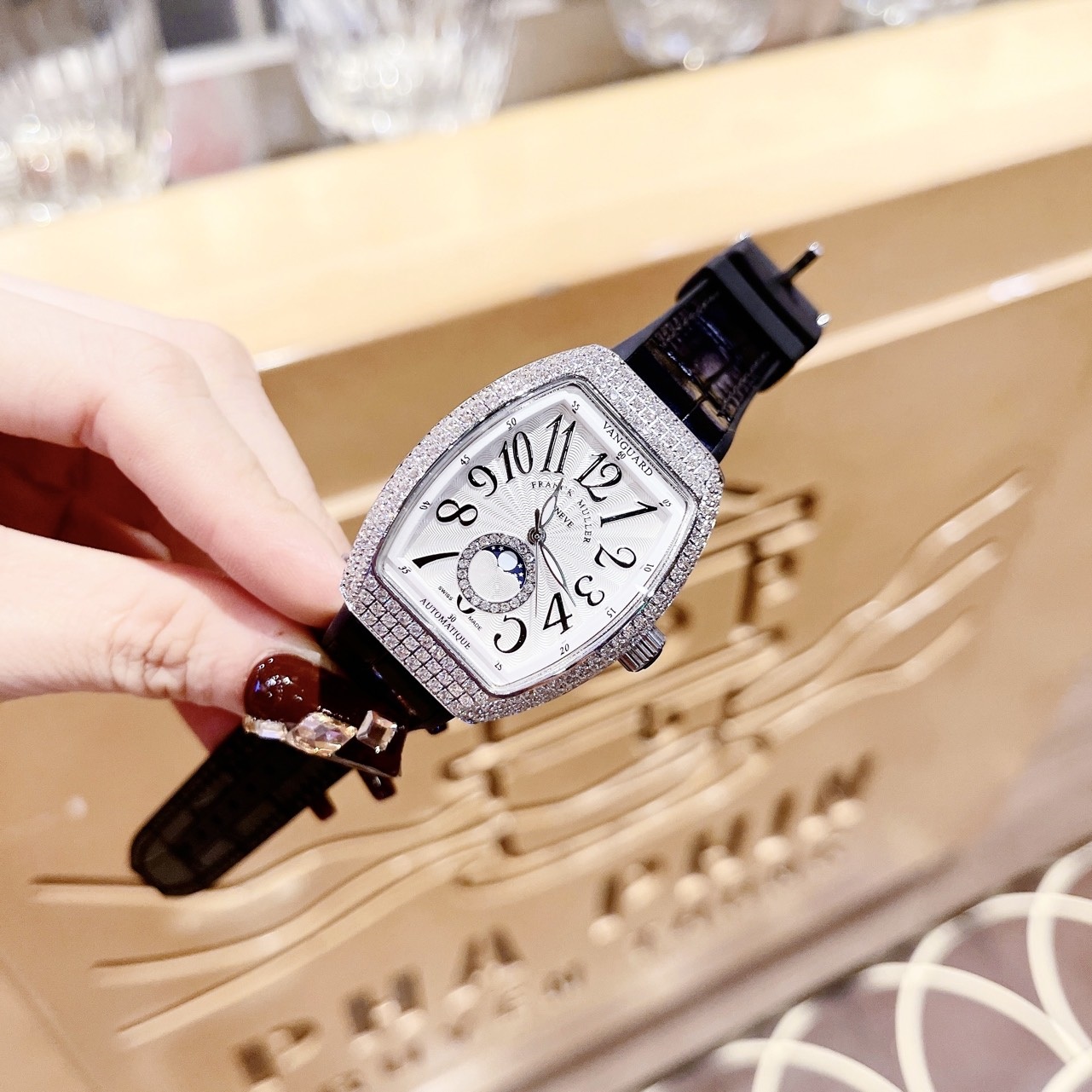 Đồng Hồ Frank Muller Vanguard |Nữ Giới |Mặt Oval Đính Full Đá Silver |Máy Pin (Quartz) |Donghogiatot.vn