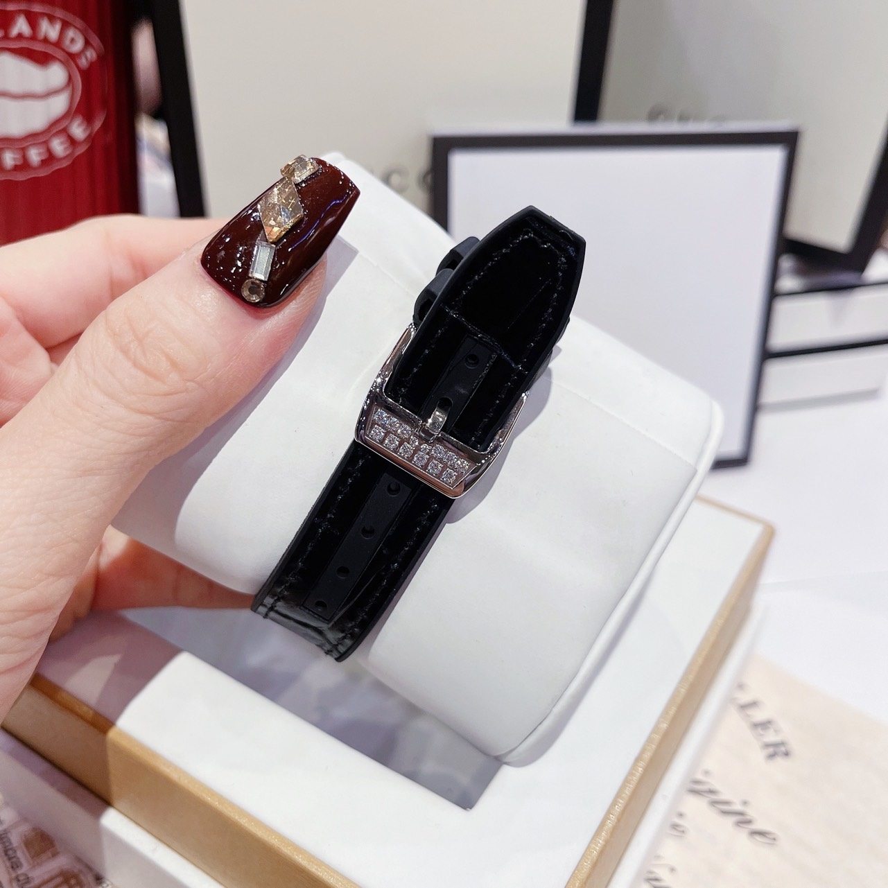 Đồng Hồ Frank Muller Vanguard |Nữ Giới |Mặt Oval Đính Full Đá Silver |Máy Pin (Quartz) |Donghogiatot.vn