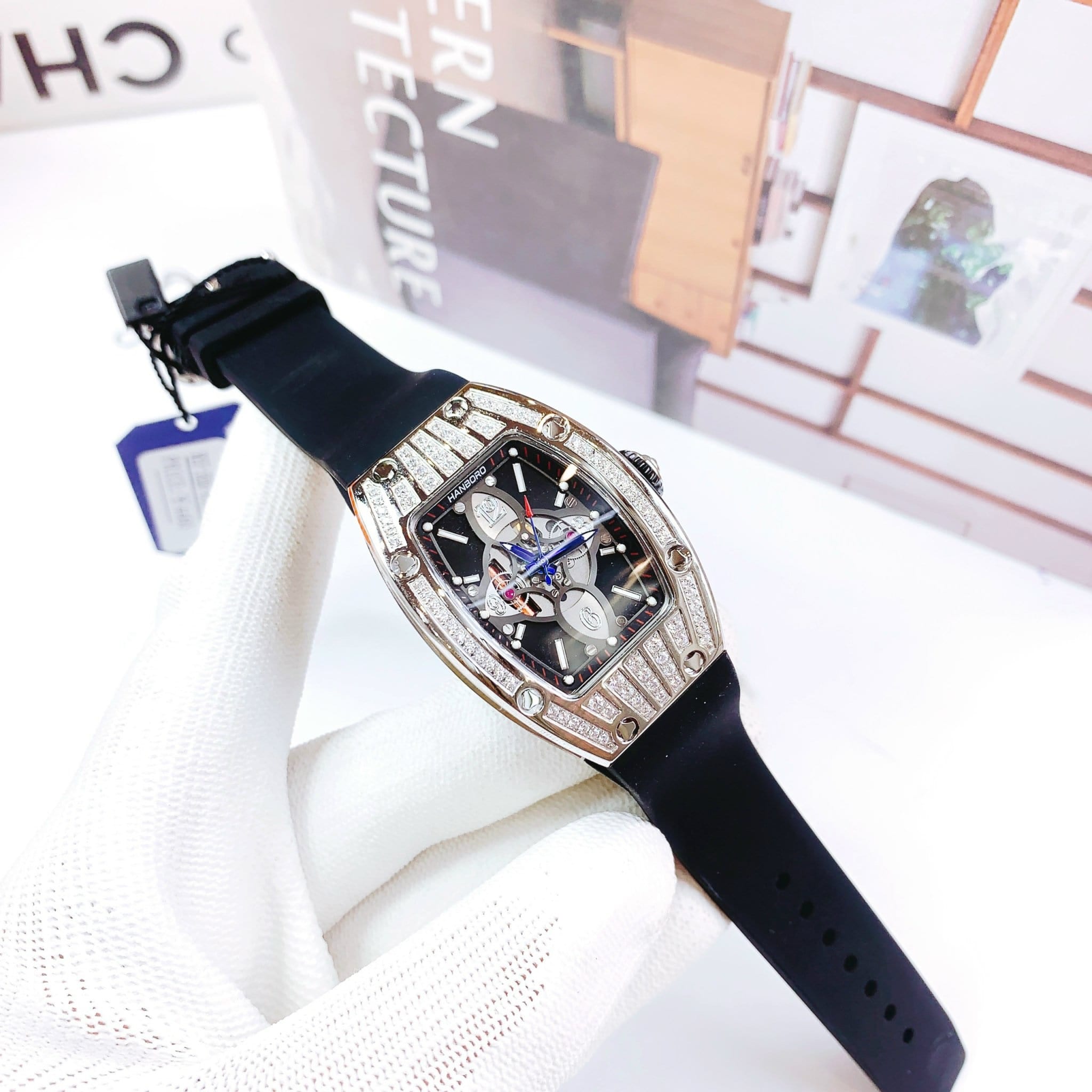 Đồng Hồ Hanboro Mặt Oval Đen Cỏ 4 Lá |Nữ Giới |Dây Cao Su |Máy Pin (Máy Quartz) |Size 32x45mm [donghogiatot.vn]