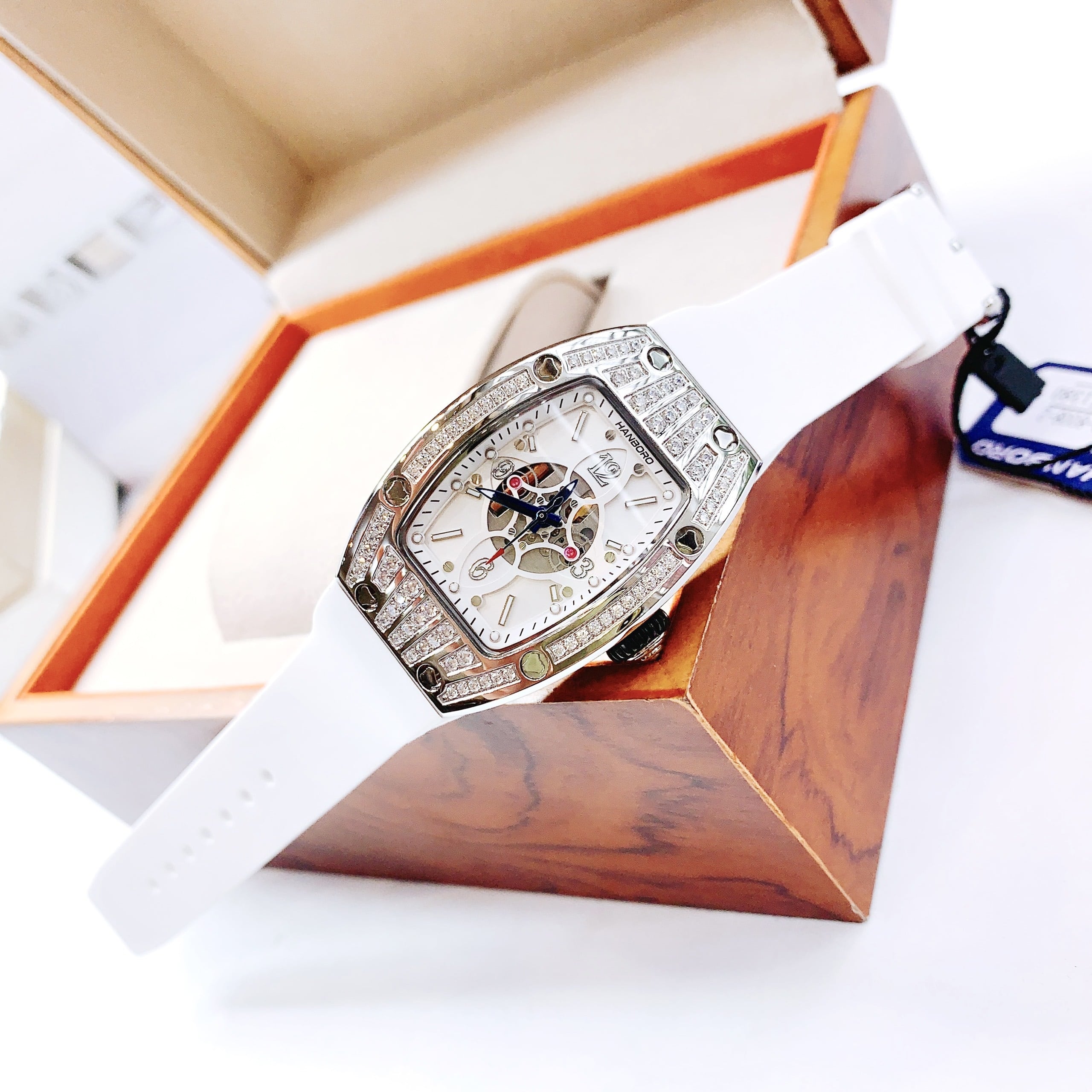 Đồng Hồ Hanboro Dây Cao Su Trắng |Mặt Oval Cỏ 4 Lá |Nữ Giới |Máy Pin (Quartz) |Size 32x45mm [donghogiatot.vn]
