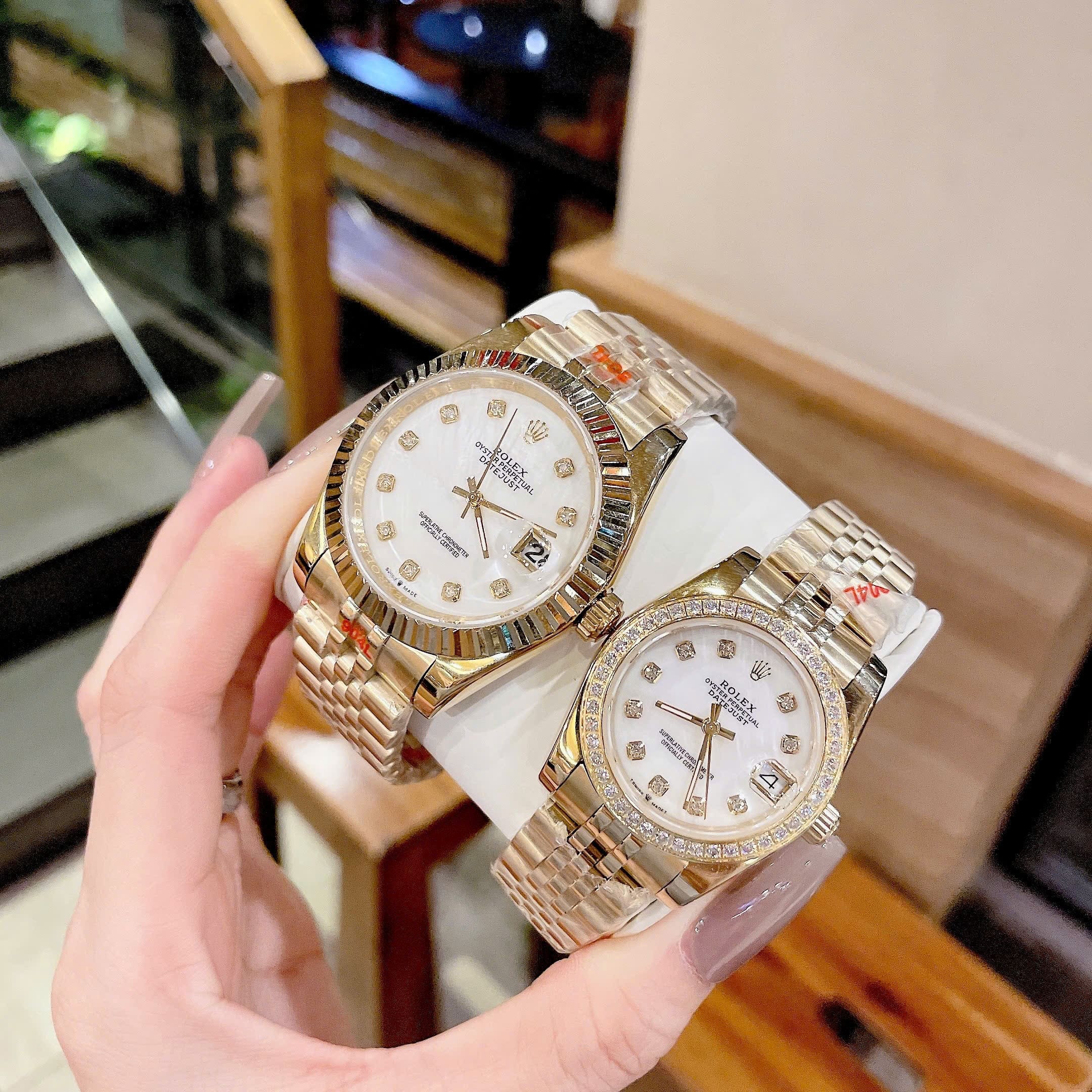 Đồng Hồ Rolex Date Just |Cặp Đôi |Mặt Trắng |Dây Kim Loại Vàng Gold |Máy Pin (Máy Quartz) |Size 41x31mm |donghogiatot.vn