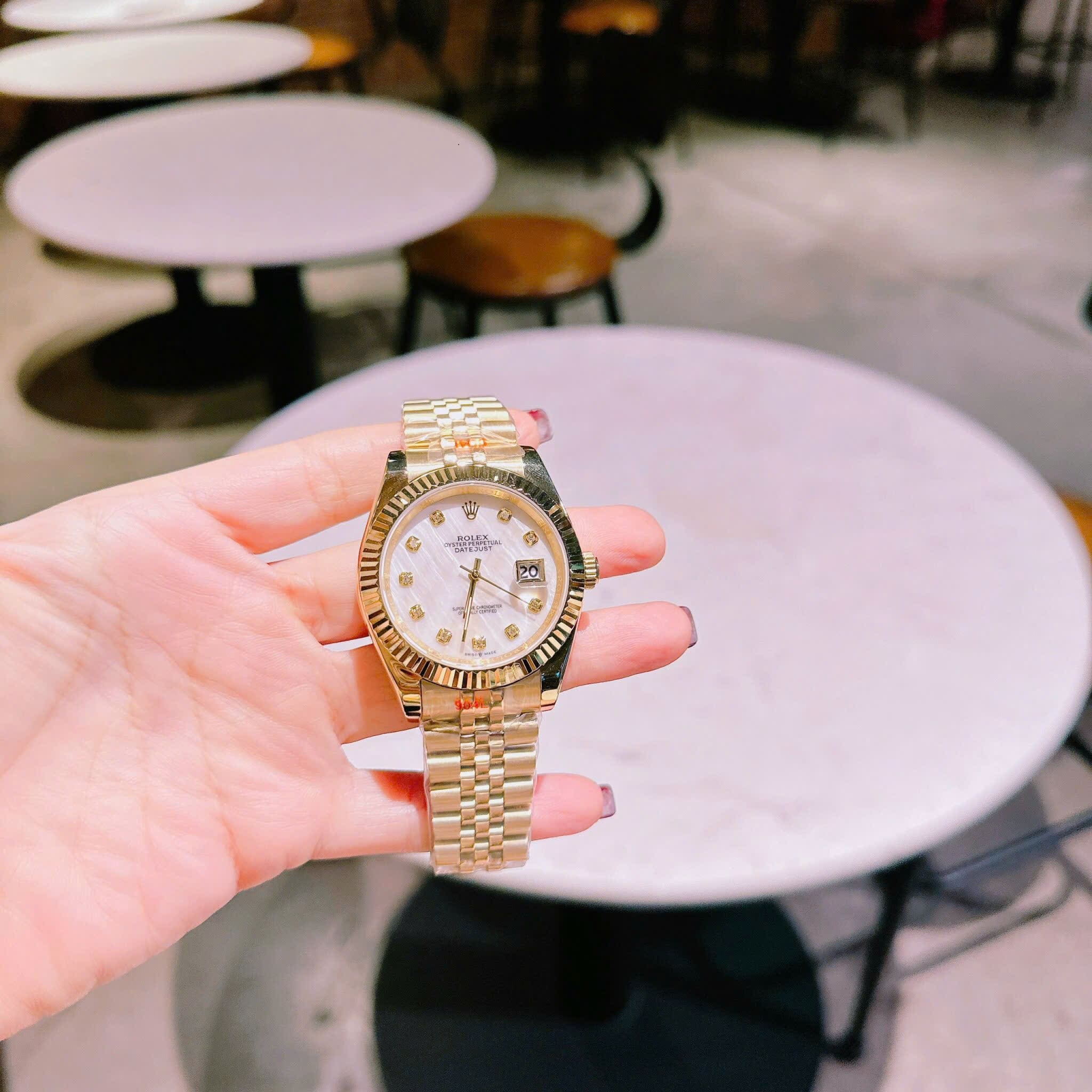 Đồng Hồ Rolex Niềng Khía |Cặp Đôi |Mặt Trắng |Dây Kim Loại Vàng Gold |Máy Pin (Máy Quartz) |Size 41x31mm |donghogiatot.vn