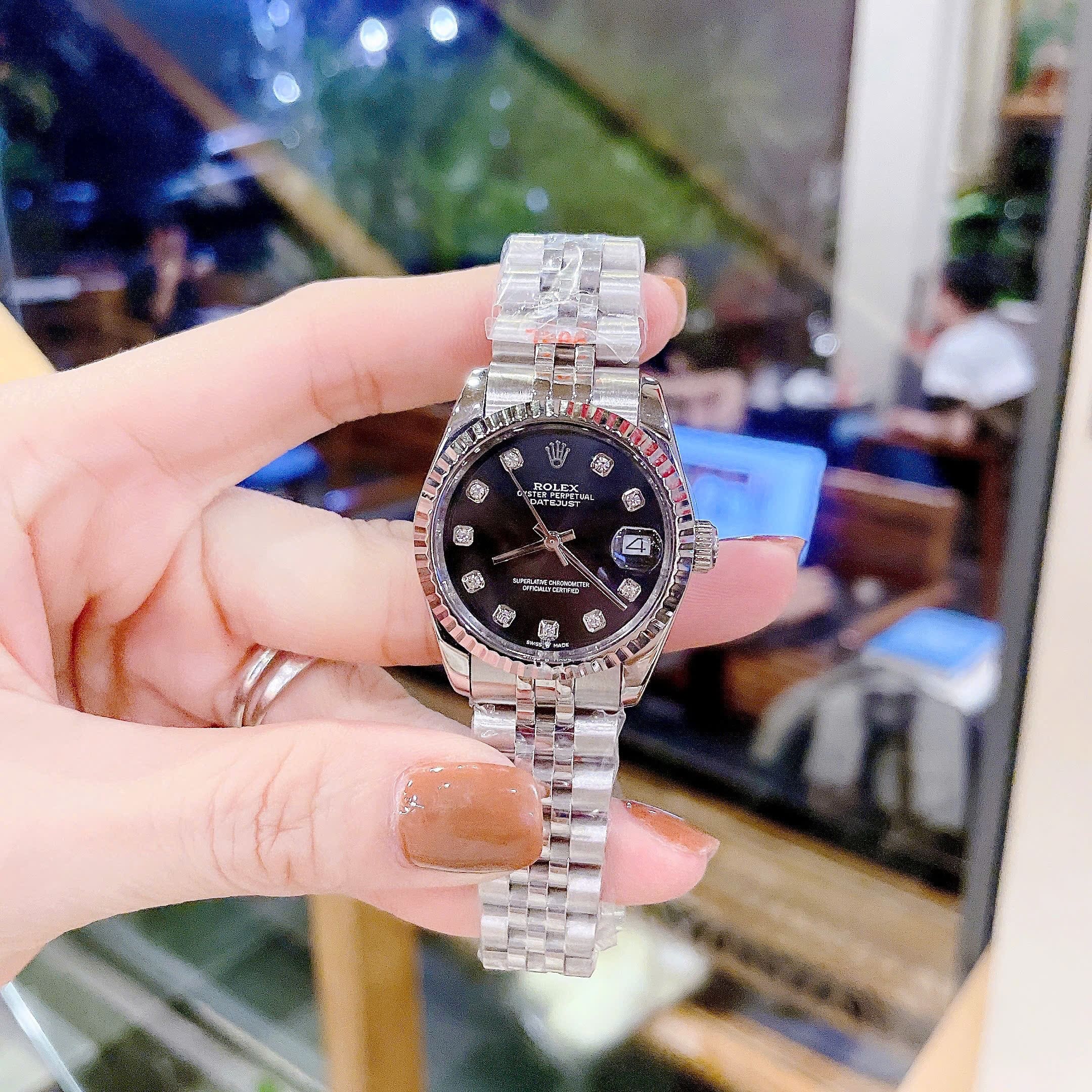 Đồng Hồ Rolex Date Just |Nữ Giới |Mặt Đen |Niềng Khía |Dây Kim Loại Silver |Máy Pin (Máy Quartz) |Size 31mm |donghogiatot.vn