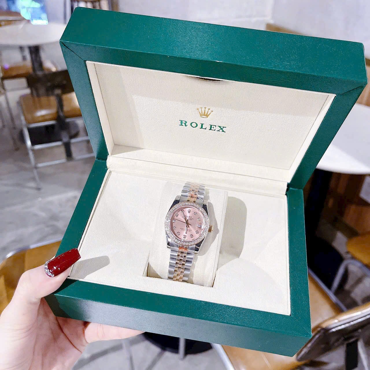 Đồng Hồ Rolex Date Just |Nữ Giới |Mặt Hồng |Đính Đá |Dây Kim Loại Demi Vàng |Máy Pin (Máy Quartz) |Size 31mm |donghogiatot.vn