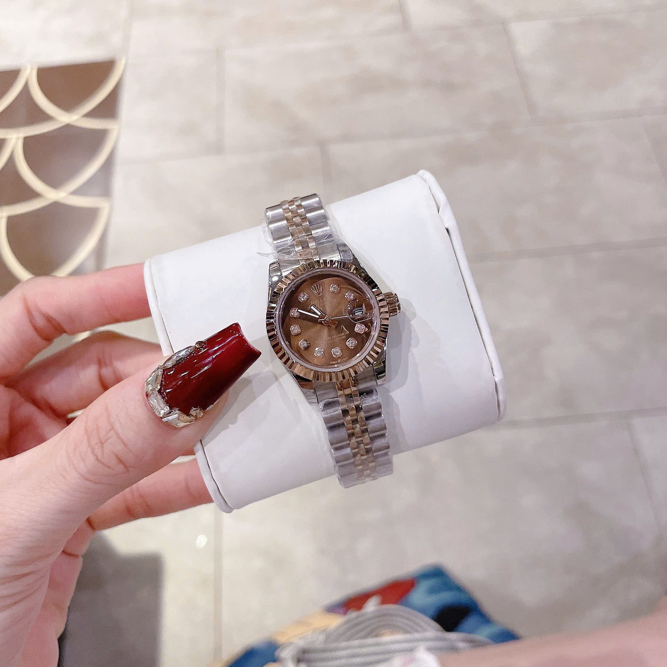 Đồng Hồ Rolex Date Just |Nữ Giới |Mặt Nâu |Niềng Khía |Dây Kim Loại Demi |Máy Pin (Máy Quartz) |Size 28mm |donghogiatot.vn