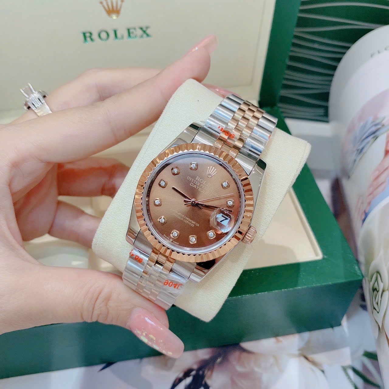 Đồng Hồ Rolex Niềng Khía |Nữ Giới |Mặt Nâu |Dây Kim Loại Demi Rose |Máy Cơ (Automatic) |Size 36mm |donghogiatot.vn