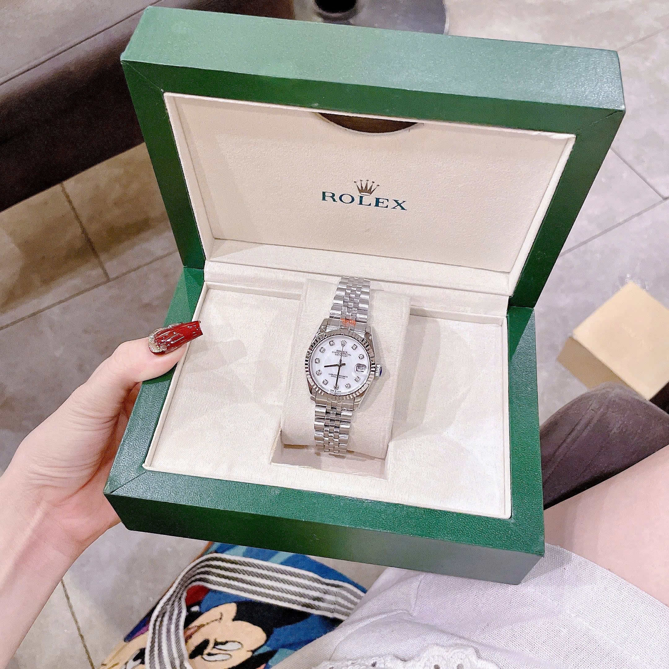 Đồng Hồ Rolex Date Just |Nữ Giới |Mặt Trắng |Niềng Khía |Dây Kim Loại Silver |Máy Pin (Máy Quartz) |Size 31mm |donghogiatot.vn