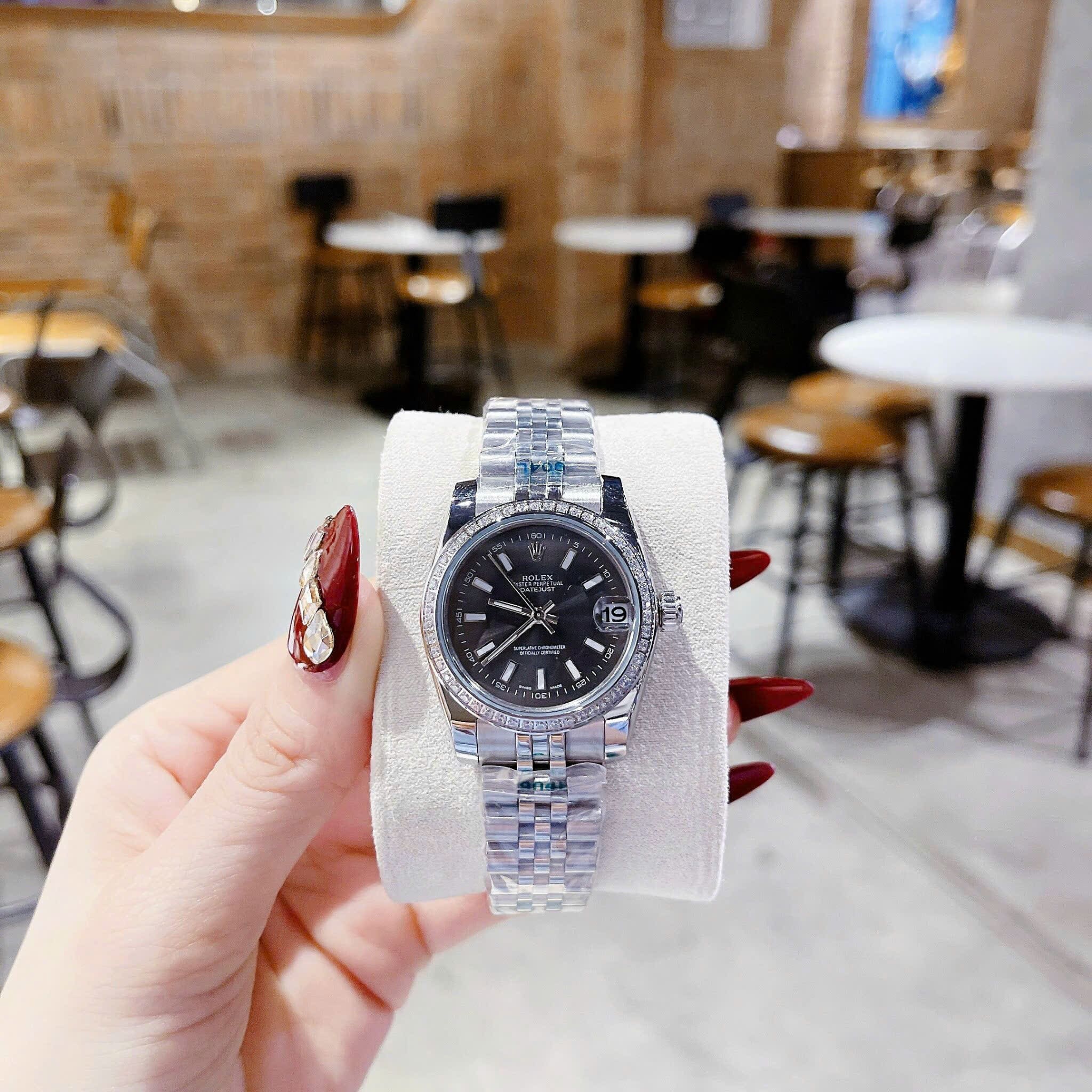 Đồng Hồ Rolex Date Just |Nữ Giới |Mặt Xám |Đính Đá |Dây Kim Loại Silver |Máy Pin (Máy Quartz) |Size 31mm |donghogiatot.vn