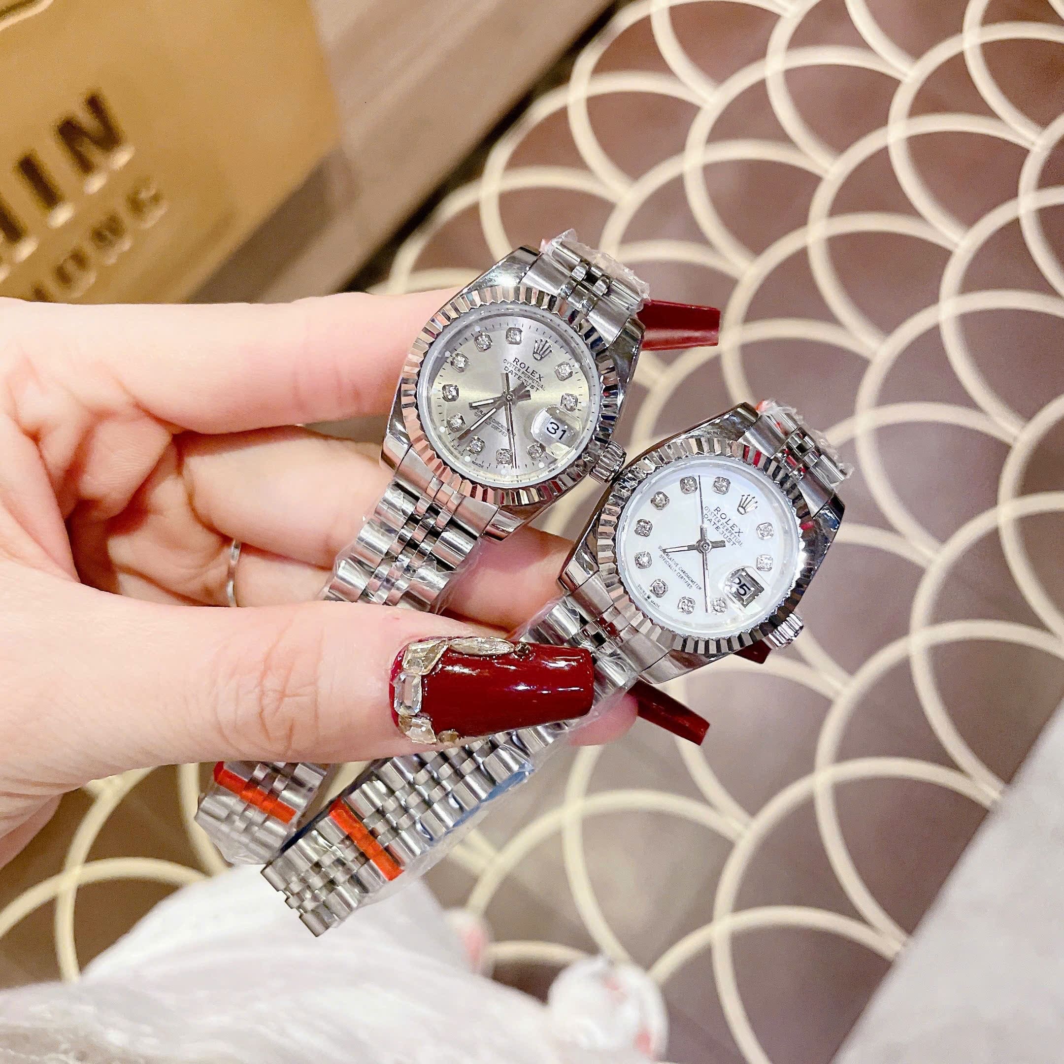 Đồng Hồ Rolex Date Just |Nữ Giới |Mặt Xám |Niềng Khía |Dây Kim Loại Silver |Máy Pin (Máy Quartz) |Size 28mm |donghogiatot.vn