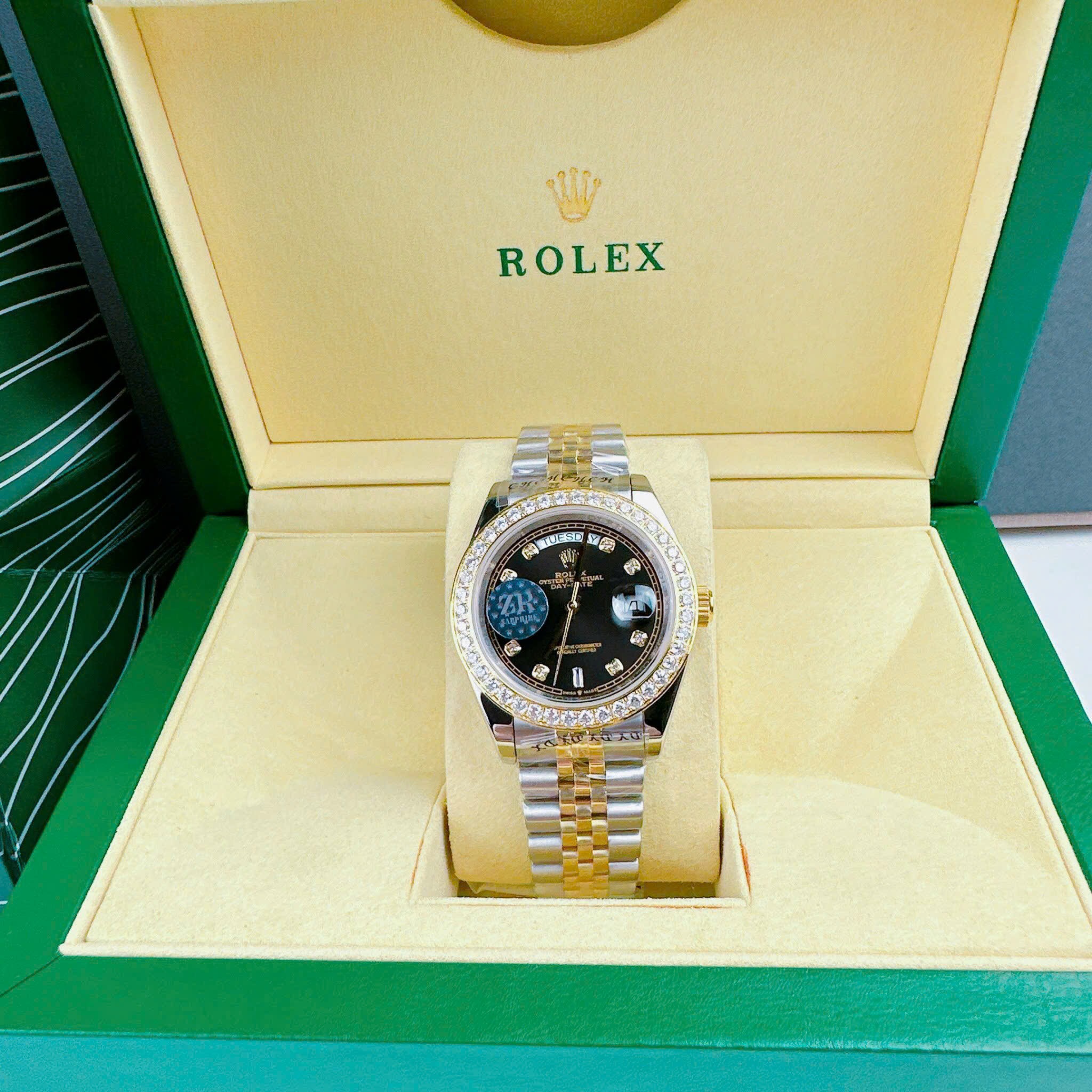 Đồng Hồ Rolex 2 Lịch |Nam Giới |Mặt Đen |Đính Đá |Dây Kim Loại Demi Vàng |Máy Cơ (Automatic) |Size 41mm |donghogiatot.vn