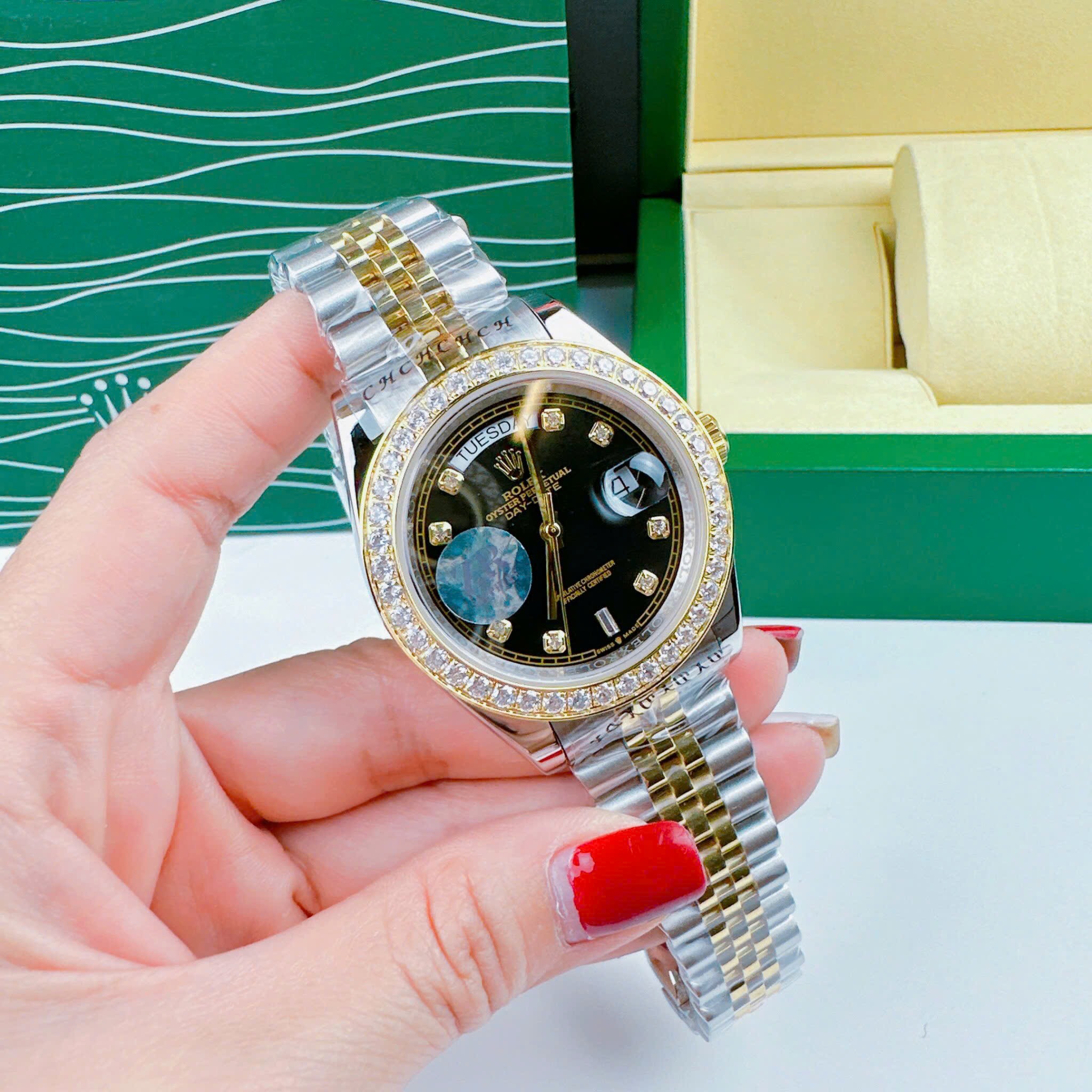 Đồng Hồ Rolex 2 Lịch |Nam Giới |Mặt Đen |Đính Đá |Dây Kim Loại Demi Vàng |Máy Cơ (Automatic) |Size 41mm |donghogiatot.vn