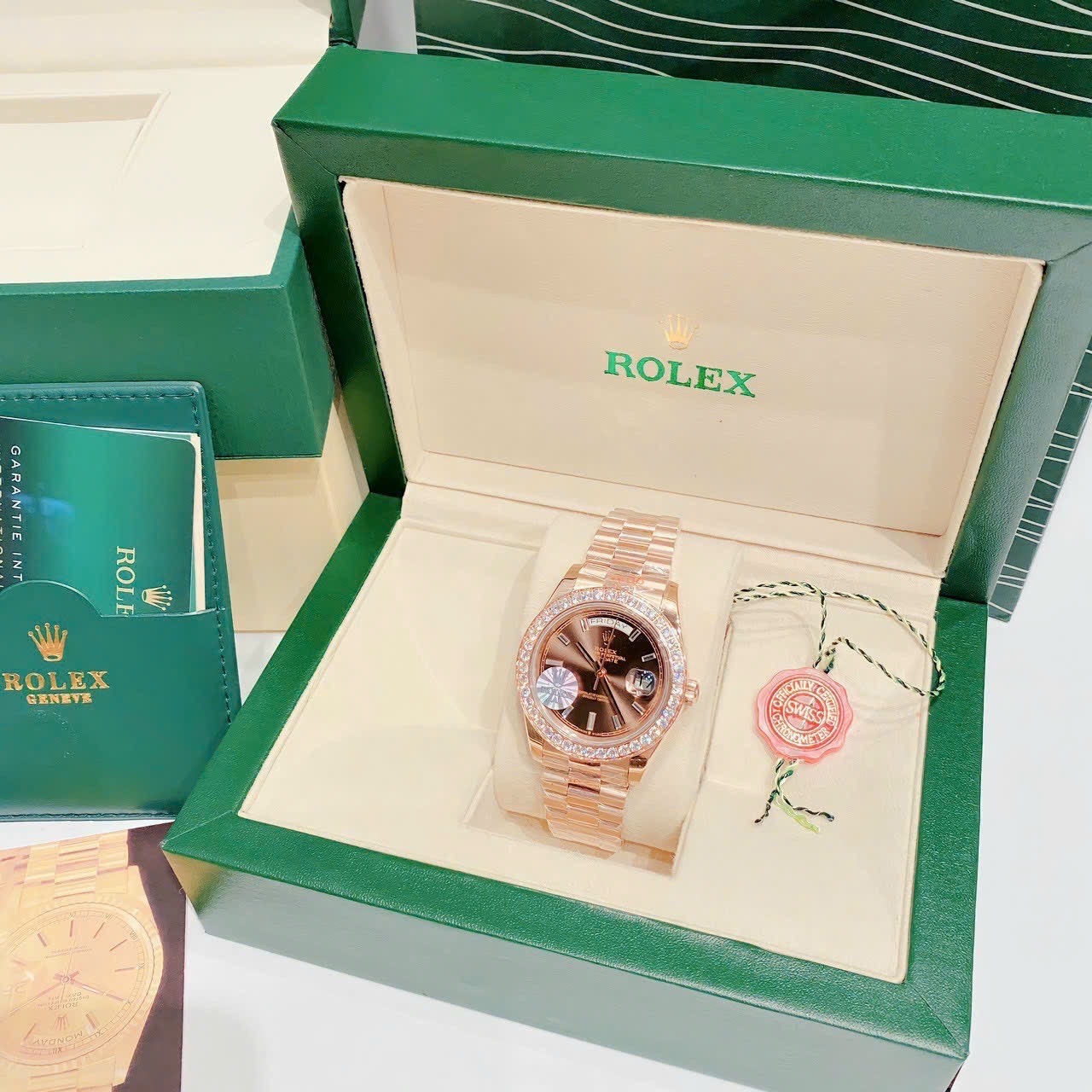 Đồng Hồ Rolex 2 Lịch |Nam Giới |Mặt Nâu |Đính Đá |Dây Kim Loại Rose Gold |Máy Cơ (Automatic) |Size 41mm |donghogiatot.vn