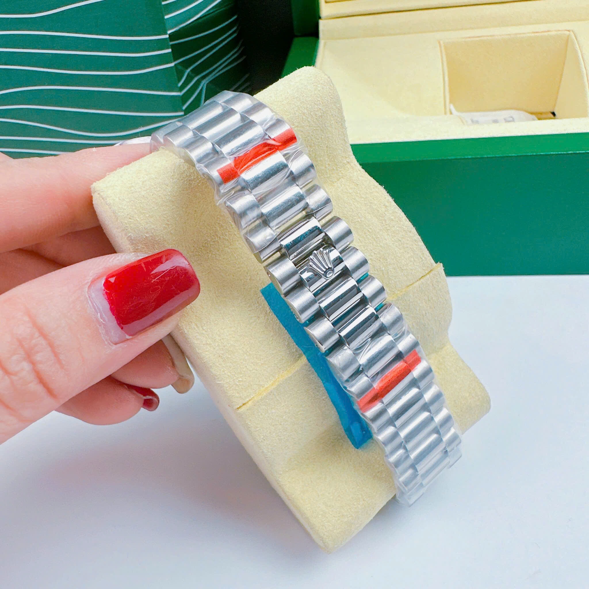 Đồng Hồ Rolex 2 Lịch |Nam Giới |Mặt Số La Mã |Xanh Lá |Niềng Khía |Dây Kim Loại |Máy Cơ (Automatic) |Size 41mm |donghogiatot.vn