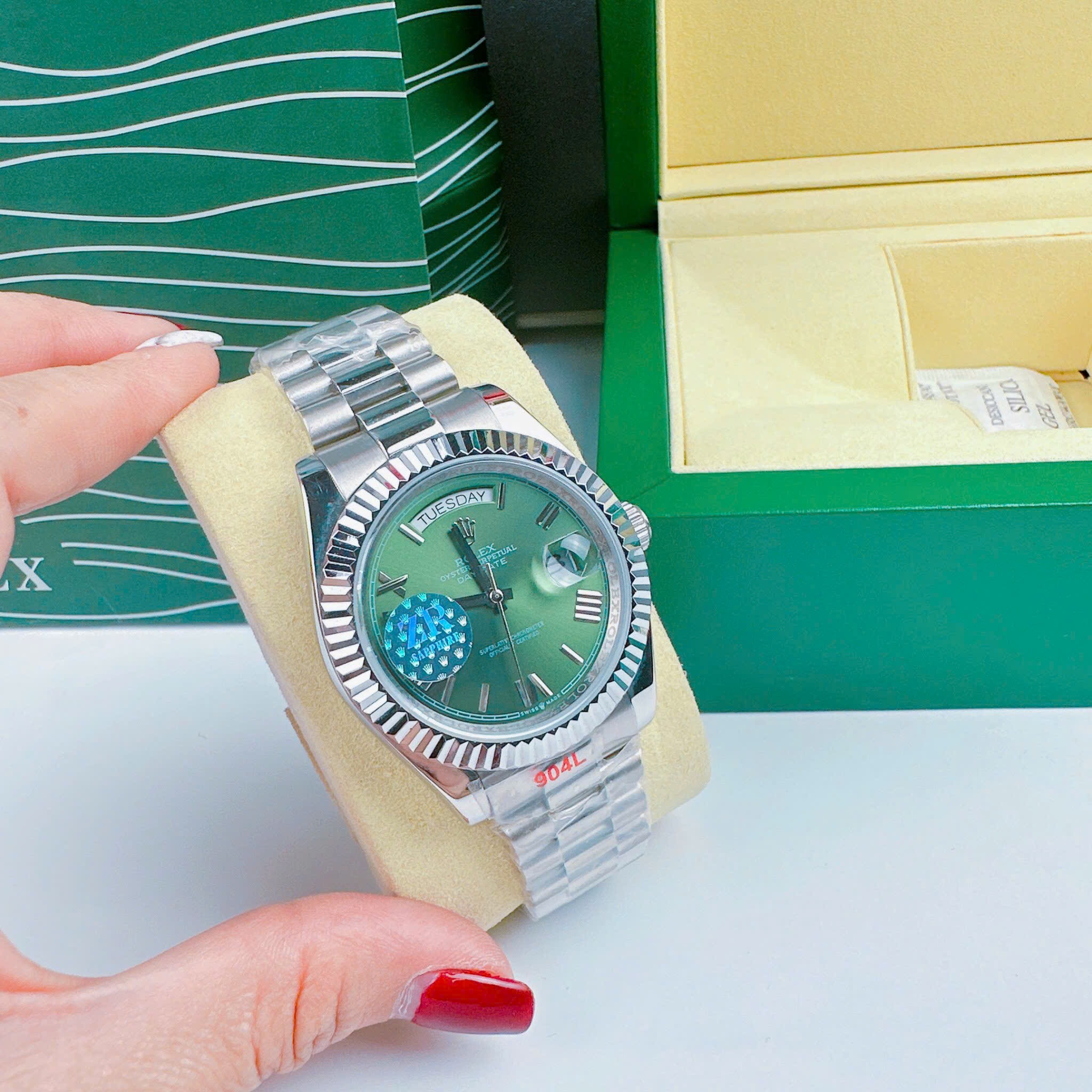 Đồng Hồ Rolex 2 Lịch |Nam Giới |Mặt Số La Mã |Xanh Lá |Niềng Khía |Dây Kim Loại |Máy Cơ (Automatic) |Size 41mm |donghogiatot.vn