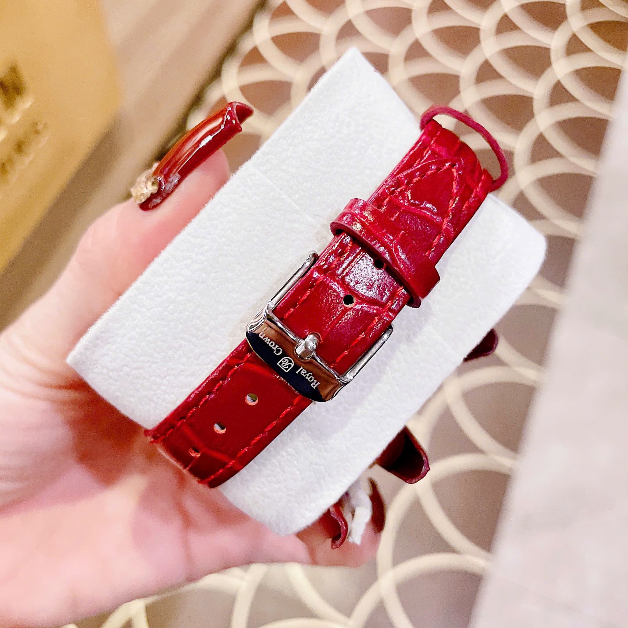 Đồng Hồ Royal Crown 6 Kim |Nữ Giới |Mặt Đính Đá |Dây Da Đỏ |Máy Pin (Quartz) |Size 34mm |donghogiatot.vn