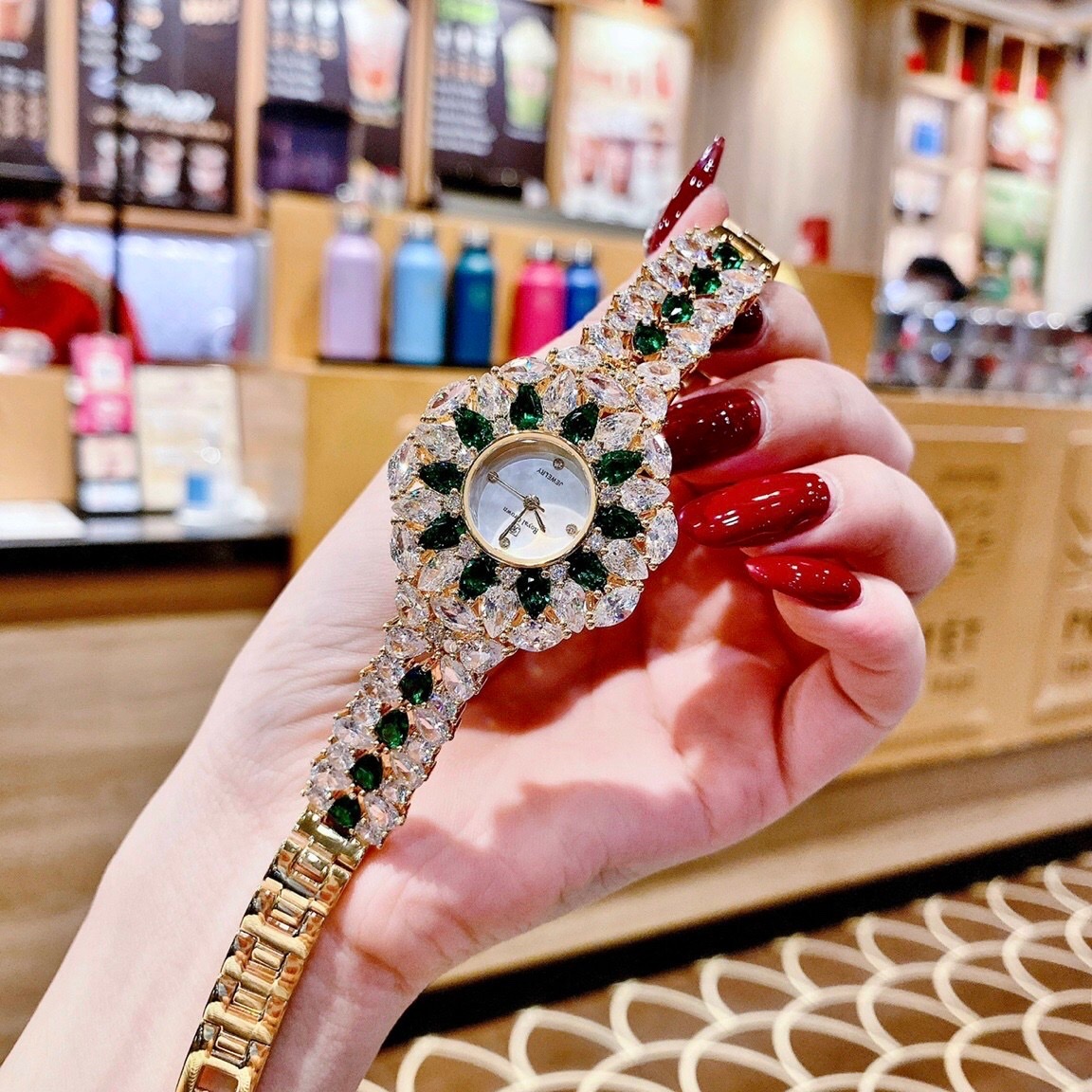 Đồng Hồ Royal Crown Đính Đá Xanh Lá |Nữ Giới |Tựa Bông Hoa |Lắc Tay Vàng Gold |Máy Pin (Quartz) |Size 36mm |donghogiatot.vn