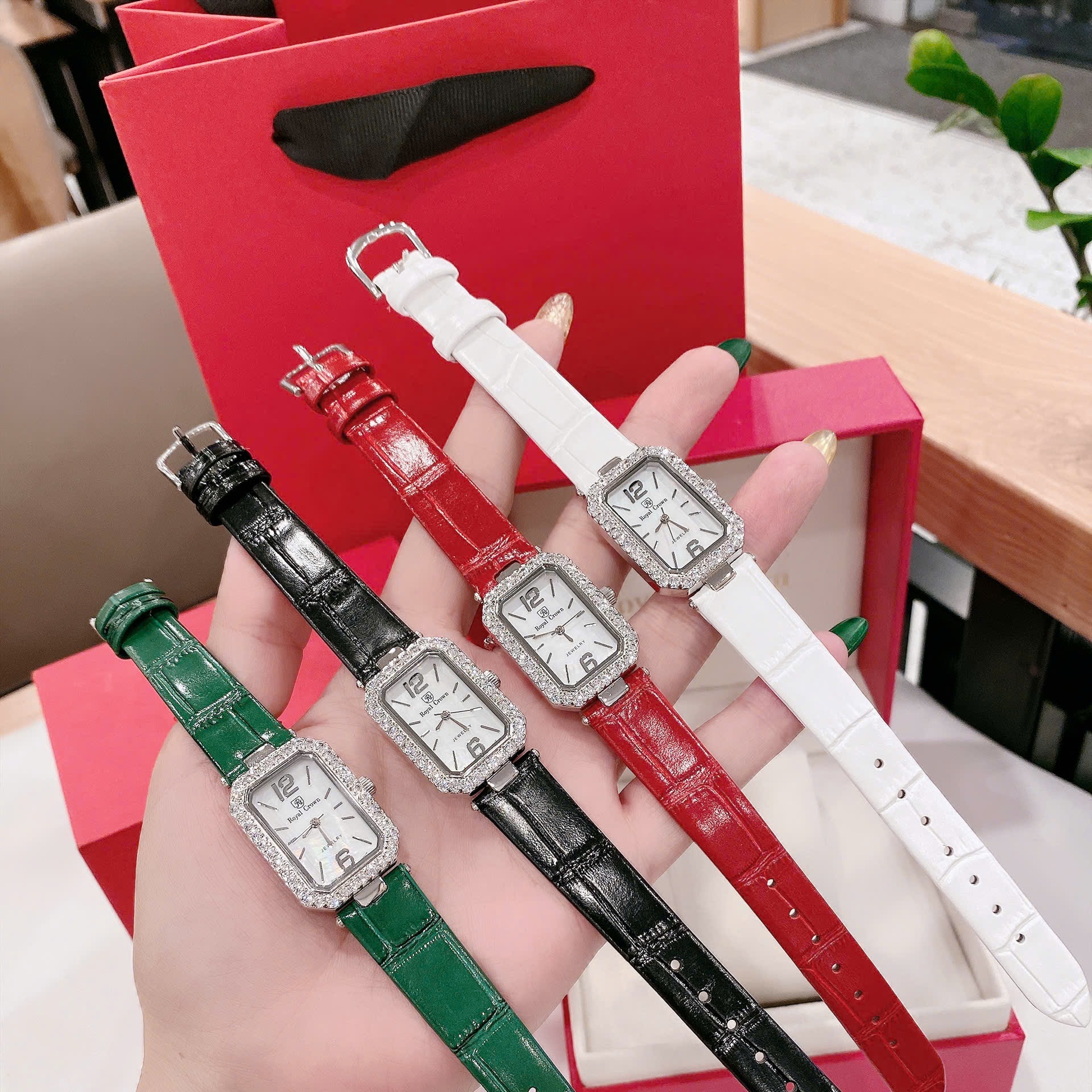 Đồng Hồ Royal Crown Mặt Chữ Nhật |Nữ Giới |Đính Đá |Dây Da Trắng |Máy Pin (Quartz) |Size 20x30mm |donghogiatot.vn