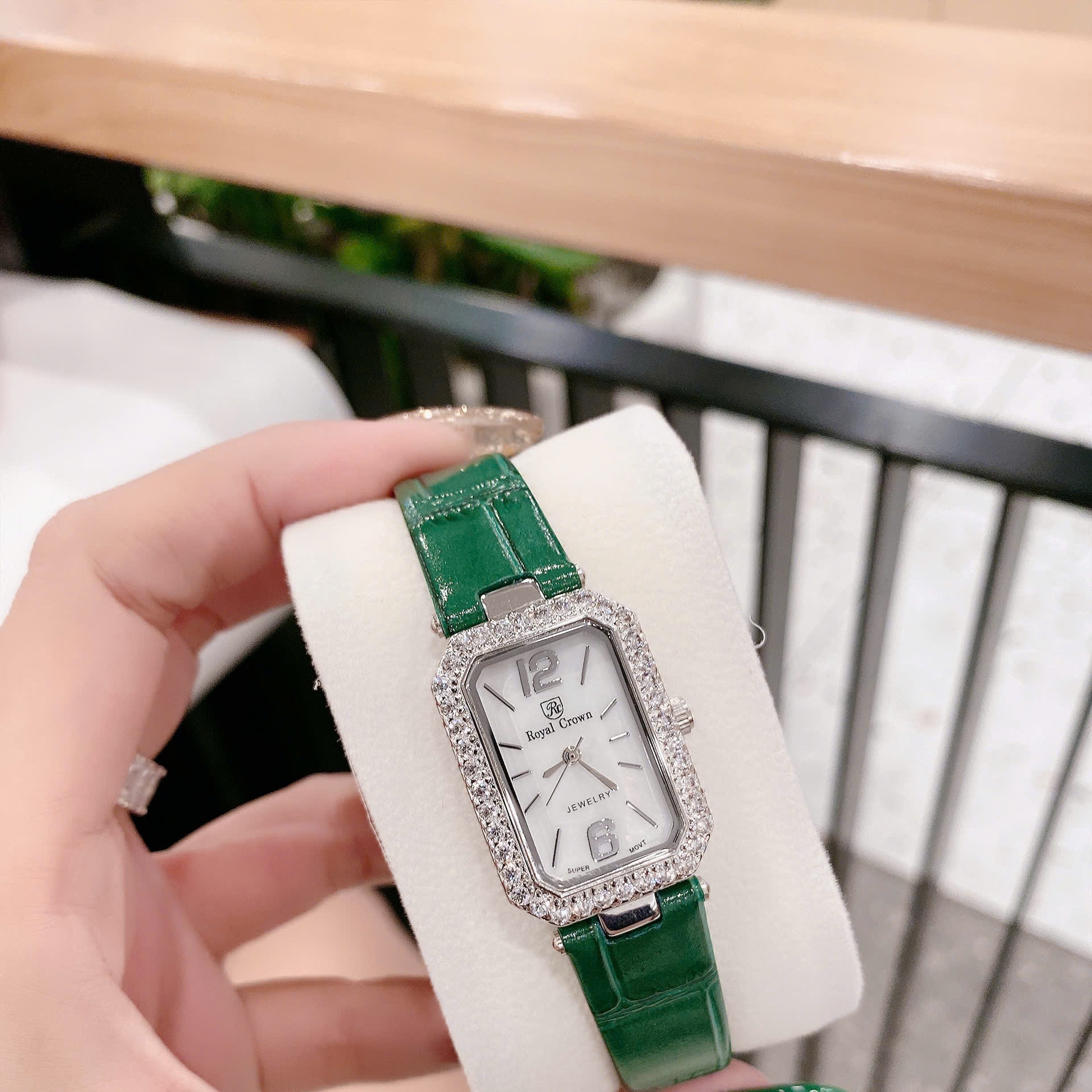 Đồng Hồ Royal Crown Mặt Chữ Nhật |Nữ Giới |Đính Đá |Dây Da Xanh Lá |Máy Pin (Quartz) |Size 20x30mm |donghogiatot.vn