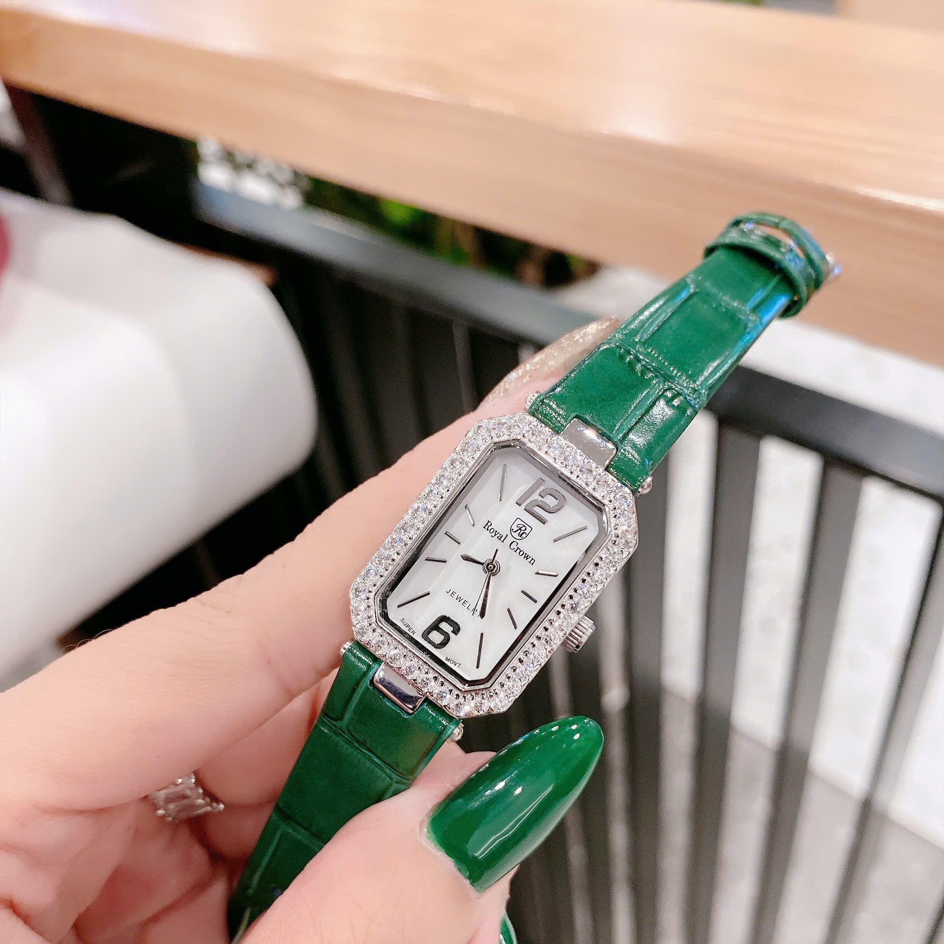Đồng Hồ Royal Crown Mặt Chữ Nhật |Nữ Giới |Đính Đá |Dây Da Xanh Lá |Máy Pin (Quartz) |Size 20x30mm |donghogiatot.vn