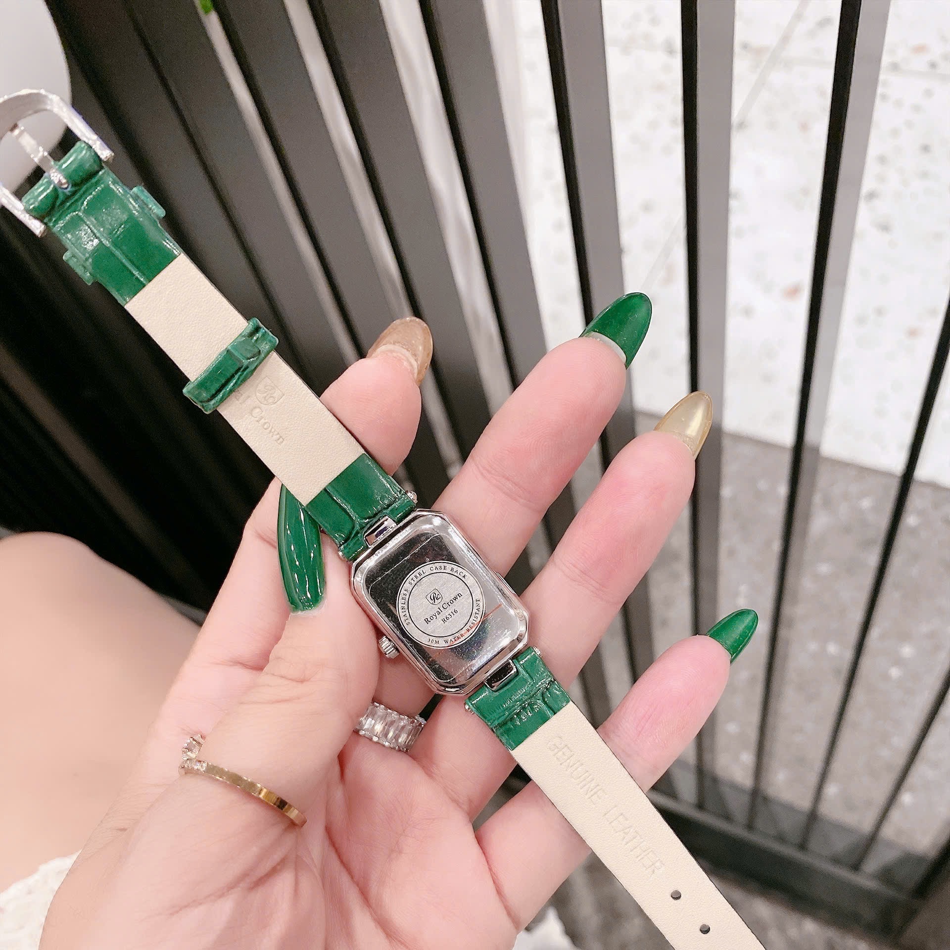 Đồng Hồ Royal Crown Mặt Chữ Nhật |Nữ Giới |Đính Đá |Dây Da Xanh Lá |Máy Pin (Quartz) |Size 20x30mm |donghogiatot.vn
