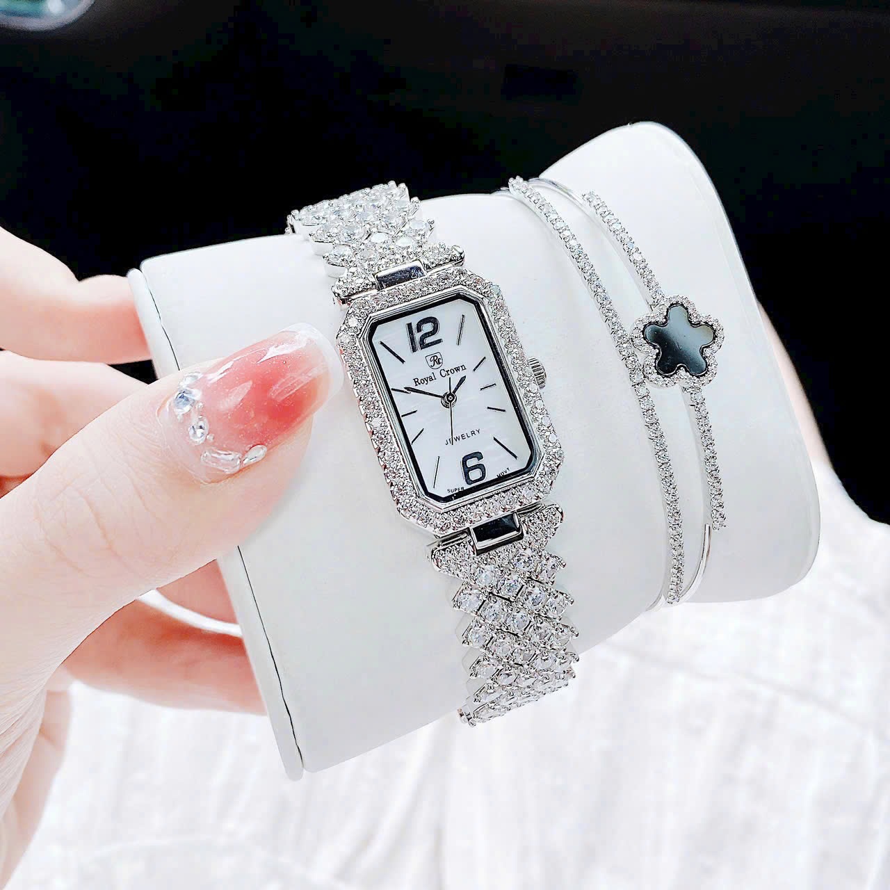 Đồng Hồ Royal Crown Mặt Chữ Nhật |Nữ Giới |Đính Đá |Dây Kim Loại Silver |Máy Pin (Quartz) |Size 20x30mm |donghogiatot.vn