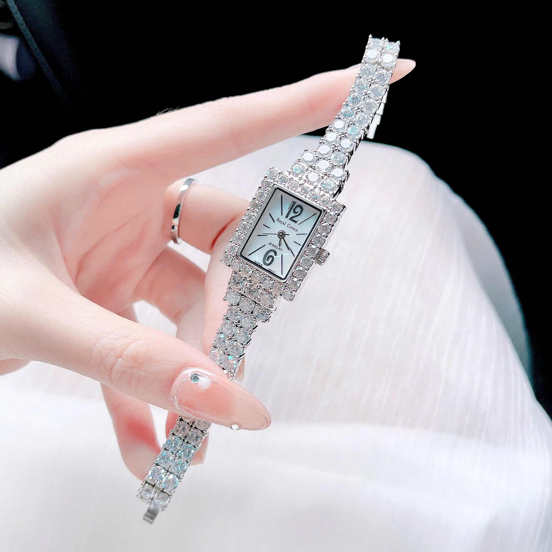 Đồng Hồ Royal Crown Mặt Chữ Nhật |Nữ Giới |Silver |Vòng Tay Đính Đá |Máy Pin (Quartz) |Size 20x35mm |donghogiatot.vn