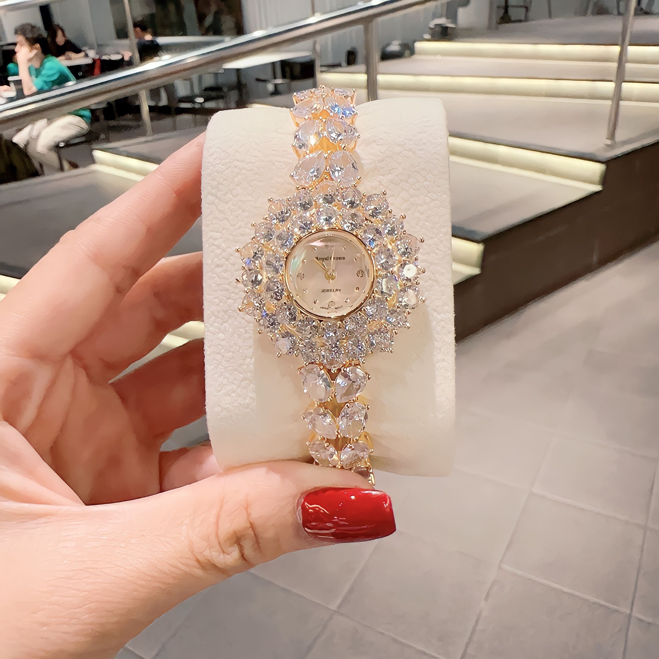 Đồng Hồ Royal Crown Mặt Full Pha Lê |Nữ Giới |Vòng Tay Vàng Gold |Máy Pin (Quartz) |Size 32mm |donghogiatot.vn