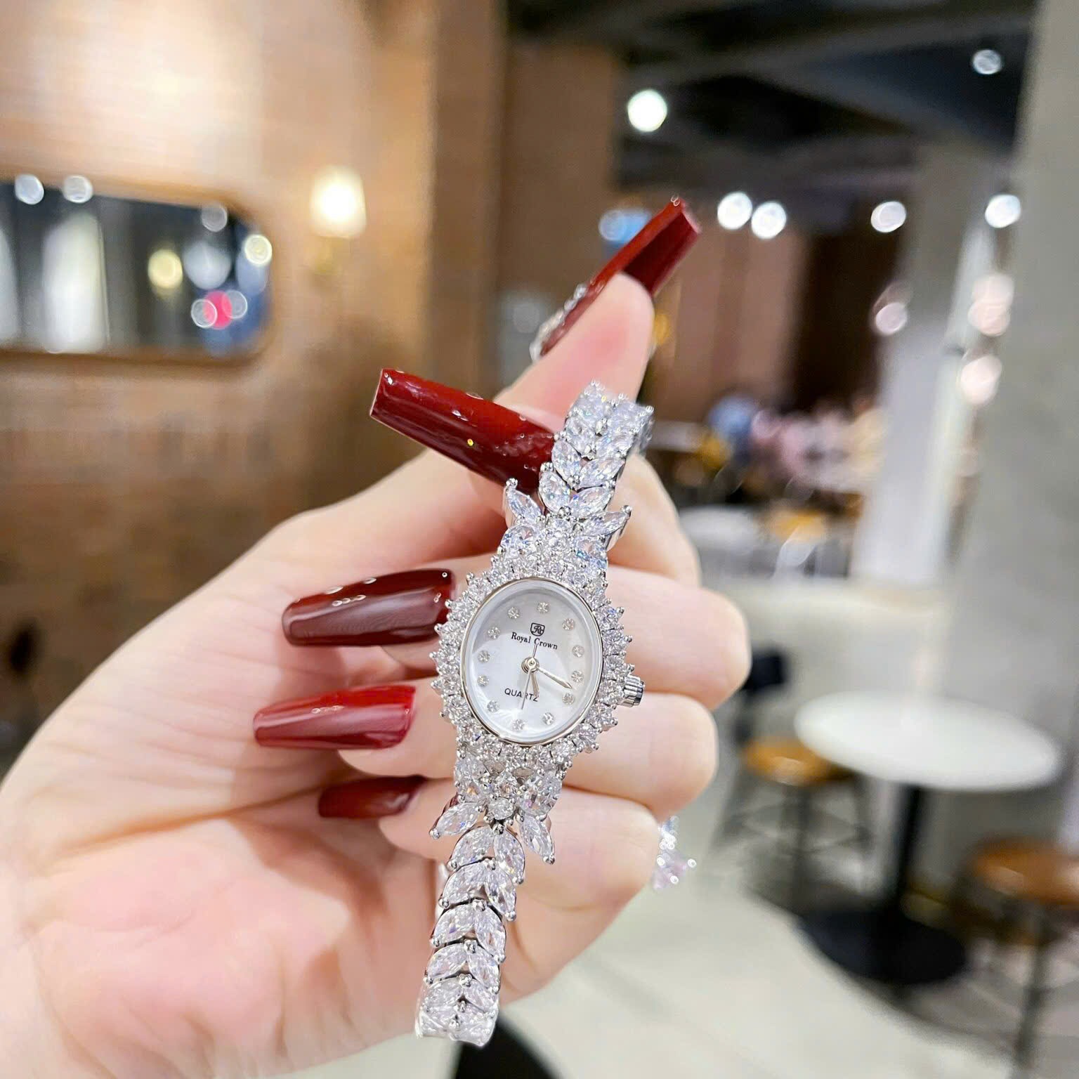 Đồng Hồ Royal Crown Mặt Oval |Nữ Giới |Silver |Lắc Tay Đính Pha Lê |Máy Pin (Quartz) |Size 26mm |donghogiatot.vn