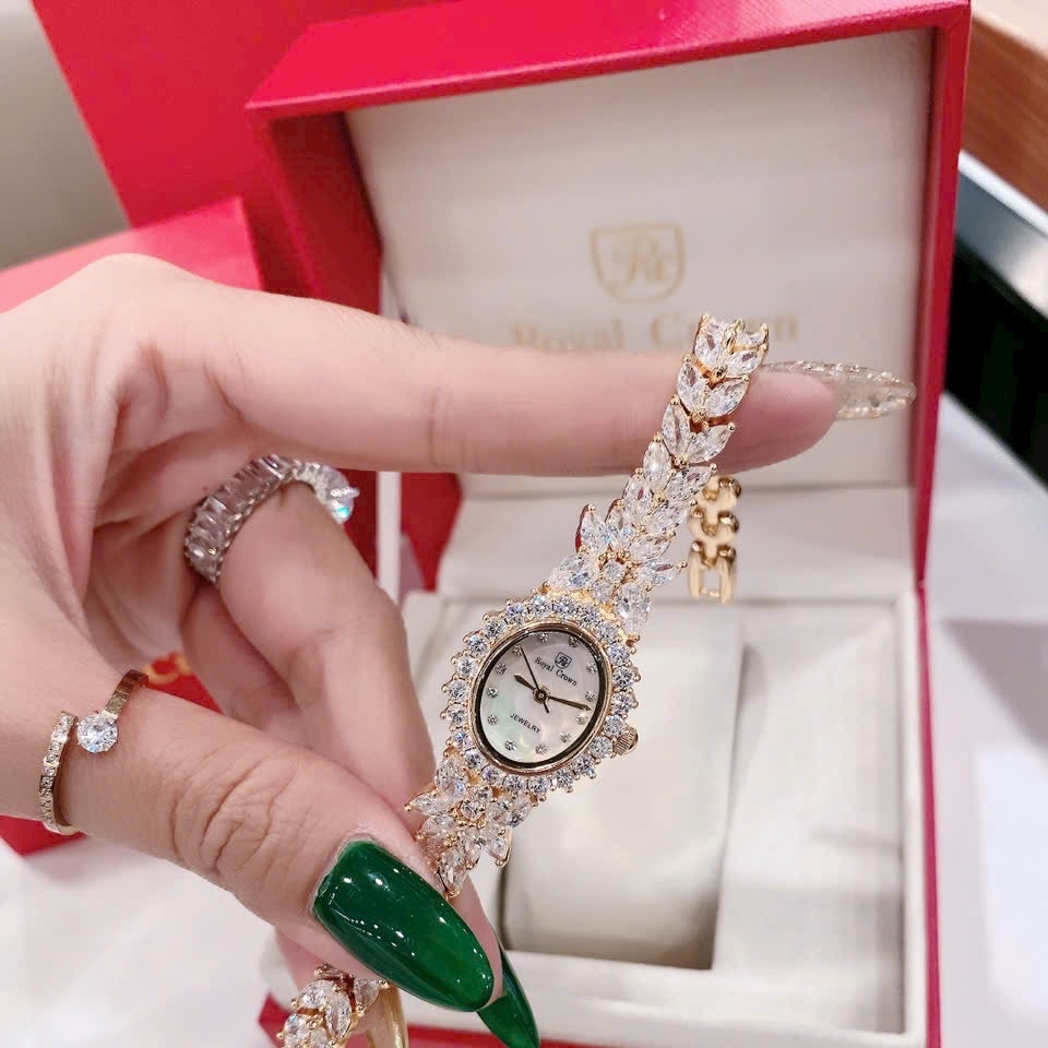 Đồng Hồ Royal Crown Mặt Oval |Nữ Giới |Vàng Gold |Lắc Tay Đính Pha Lê |Máy Pin (Quartz) |Size 26mm |donghogiatot.vn