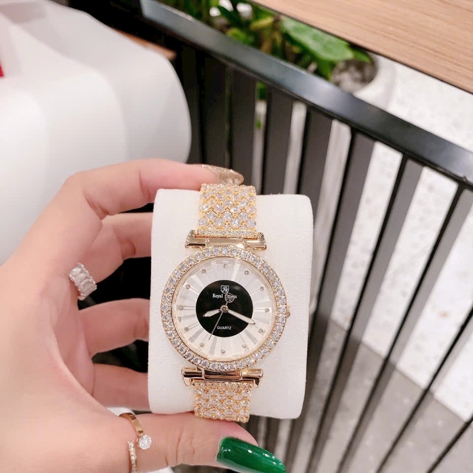 Đồng Hồ Royal Crown Mặt Tròn Đen |Nữ Giới |Đính Đá |Dây Kim Loại Vàng Gold |Máy Pin (Quartz) |Size 35mm |donghogiatot.vn