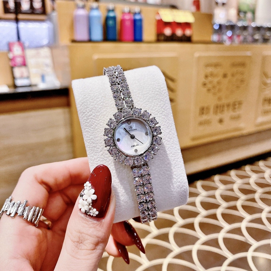 Đồng Hồ Royal Crown Mặt Tròn |Nữ Giới |Khảm Trai |Lắc Tay Đính Đá |Máy Pin (Quartz) |Size 28mm |donghogiatot.vn