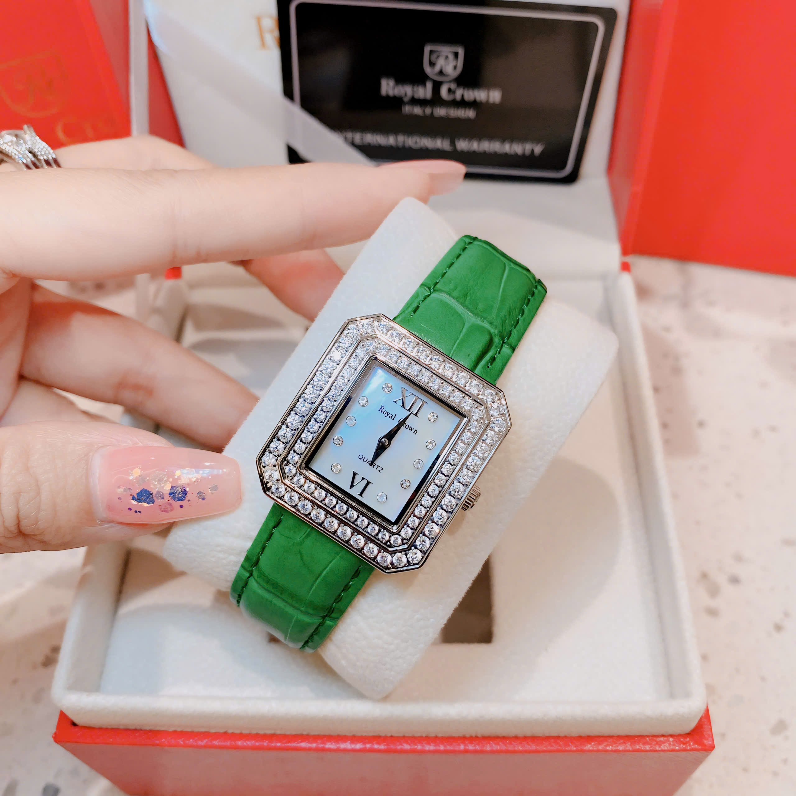 Đồng Hồ Royal Crown Mặt Vuông |Nữ Giới |Đính Đá |Dây Da Xanh Lá |Máy Pin (Quartz) |Size 34mm |donghogiatot.vn