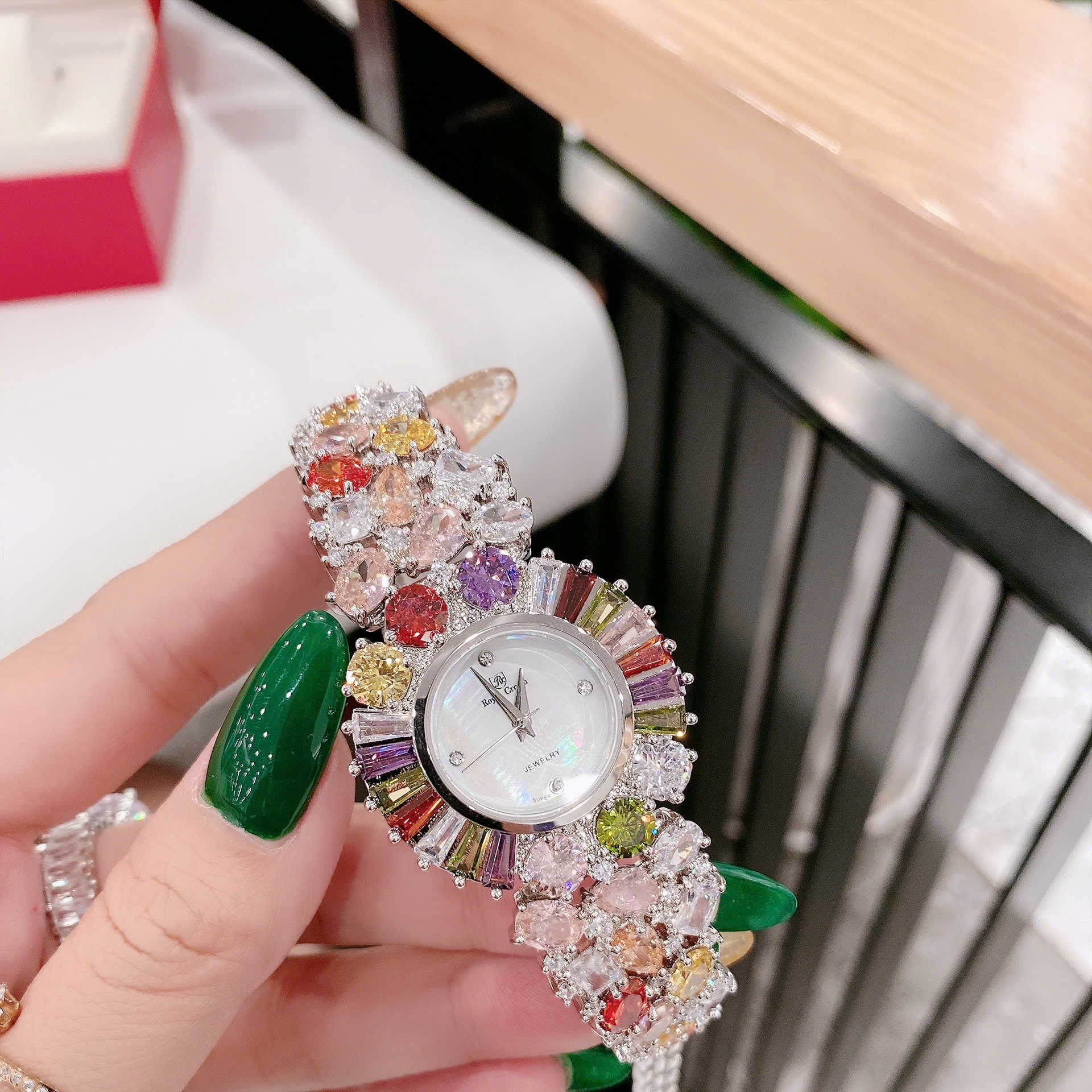 Đồng Hồ Royal Crown Mặt Xà Cừ |Nữ Giới |Đính Pha Lê Nhiều Màu |Lắc Tay Silver |Máy Pin (Quartz) |Size 34mm |donghogiatot.vn