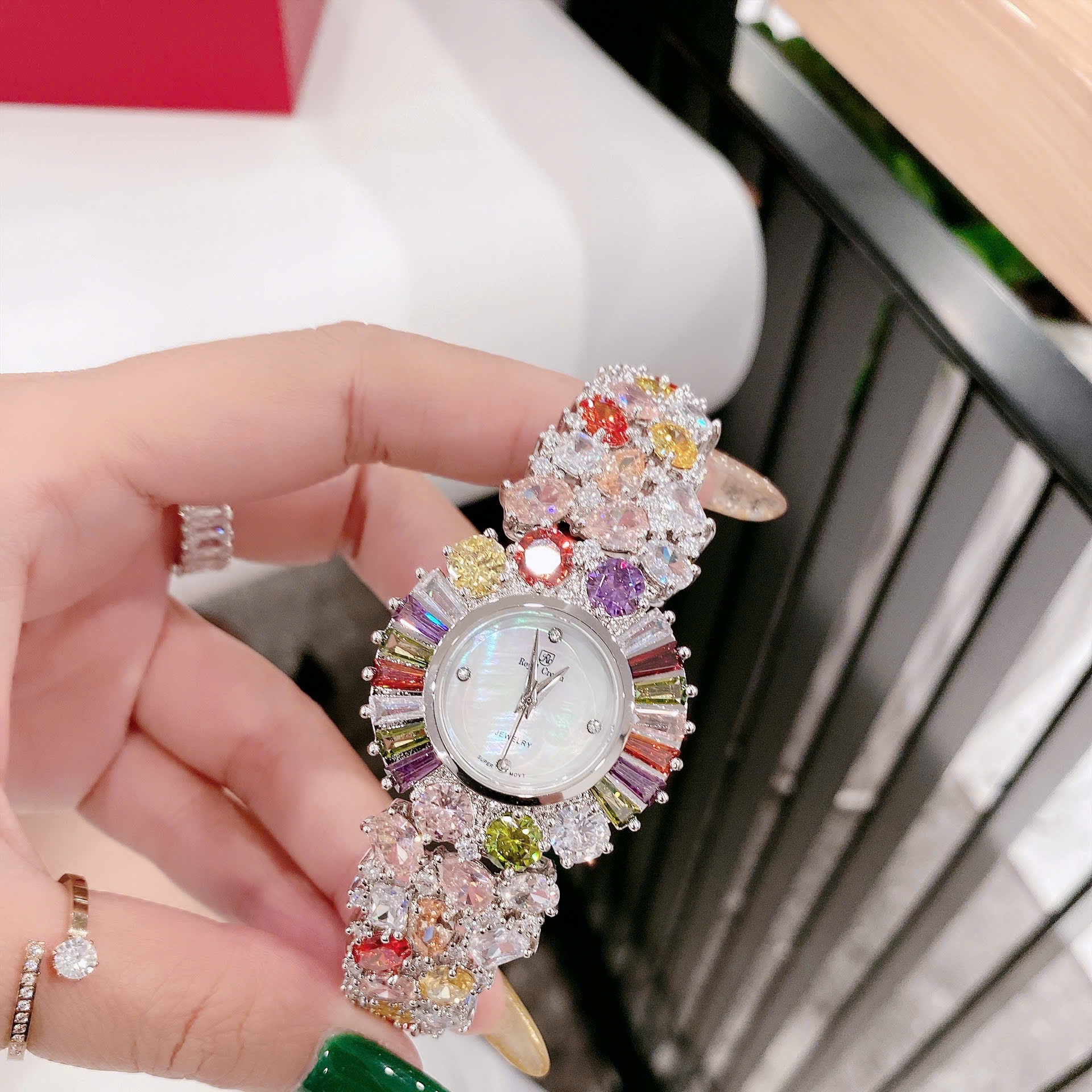 Đồng Hồ Royal Crown Mặt Xà Cừ |Nữ Giới |Đính Pha Lê Nhiều Màu |Lắc Tay Silver |Máy Pin (Quartz) |Size 34mm |donghogiatot.vn