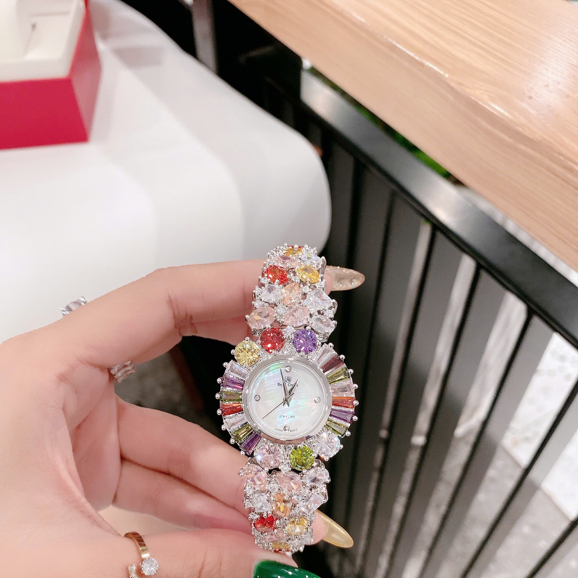 Đồng Hồ Royal Crown Mặt Xà Cừ |Nữ Giới |Đính Pha Lê Nhiều Màu |Lắc Tay Silver |Máy Pin (Quartz) |Size 34mm |donghogiatot.vn