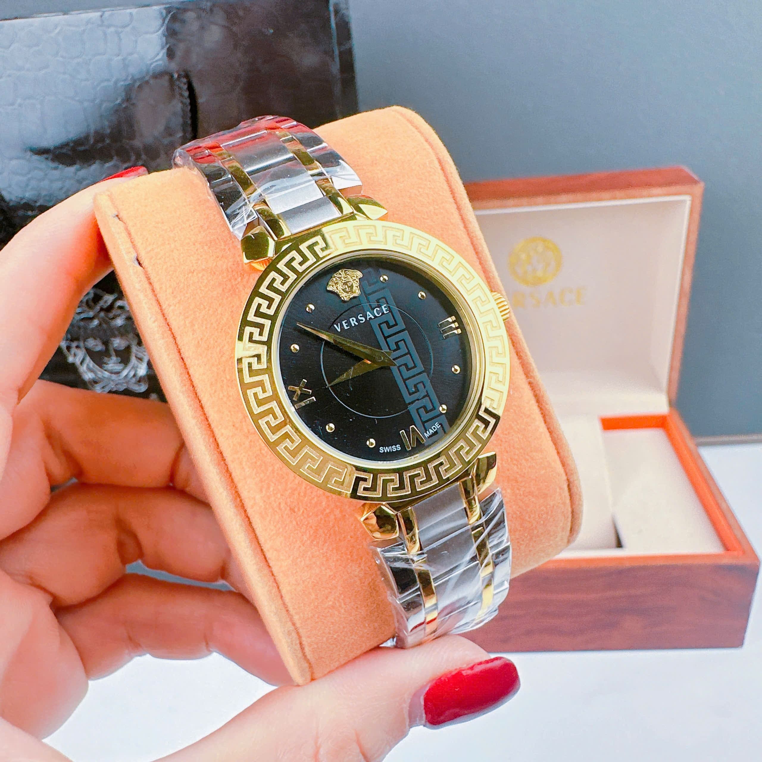 Đồng Hồ Versace Daphnis |Nữ Giới |Mặt Đen |Dây Kim Loại Demi Vàng |Máy Pin (Quartz) |Size 35mm |donghogiatot.vn