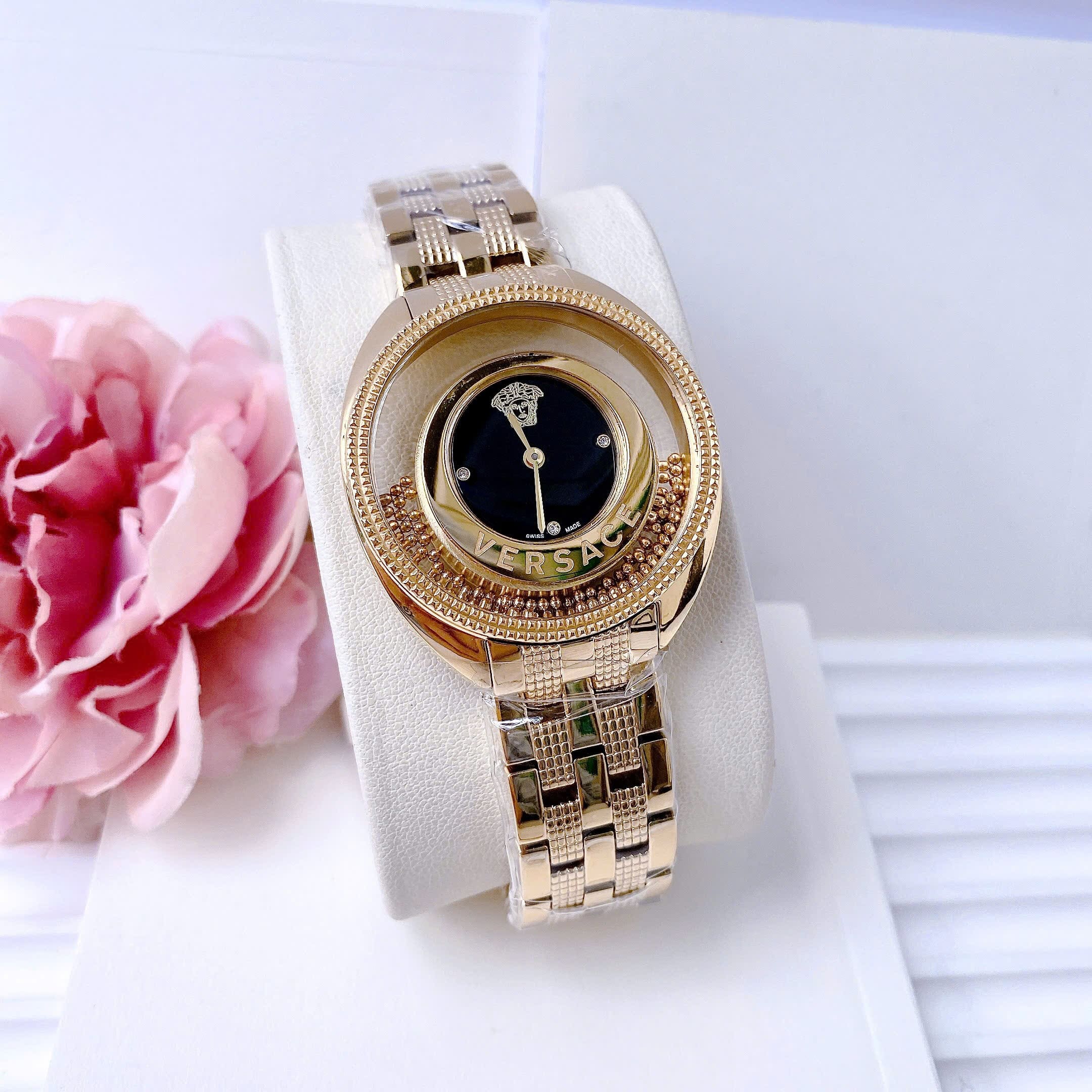 Đồng Hồ Versace Destiny Spirit |Nữ Giới |Mặt Đen |Đính Đá |Dây Kim Loại Vàng Gold |Máy Pin (Quartz) |Size 36mm |donghogiatot.vn