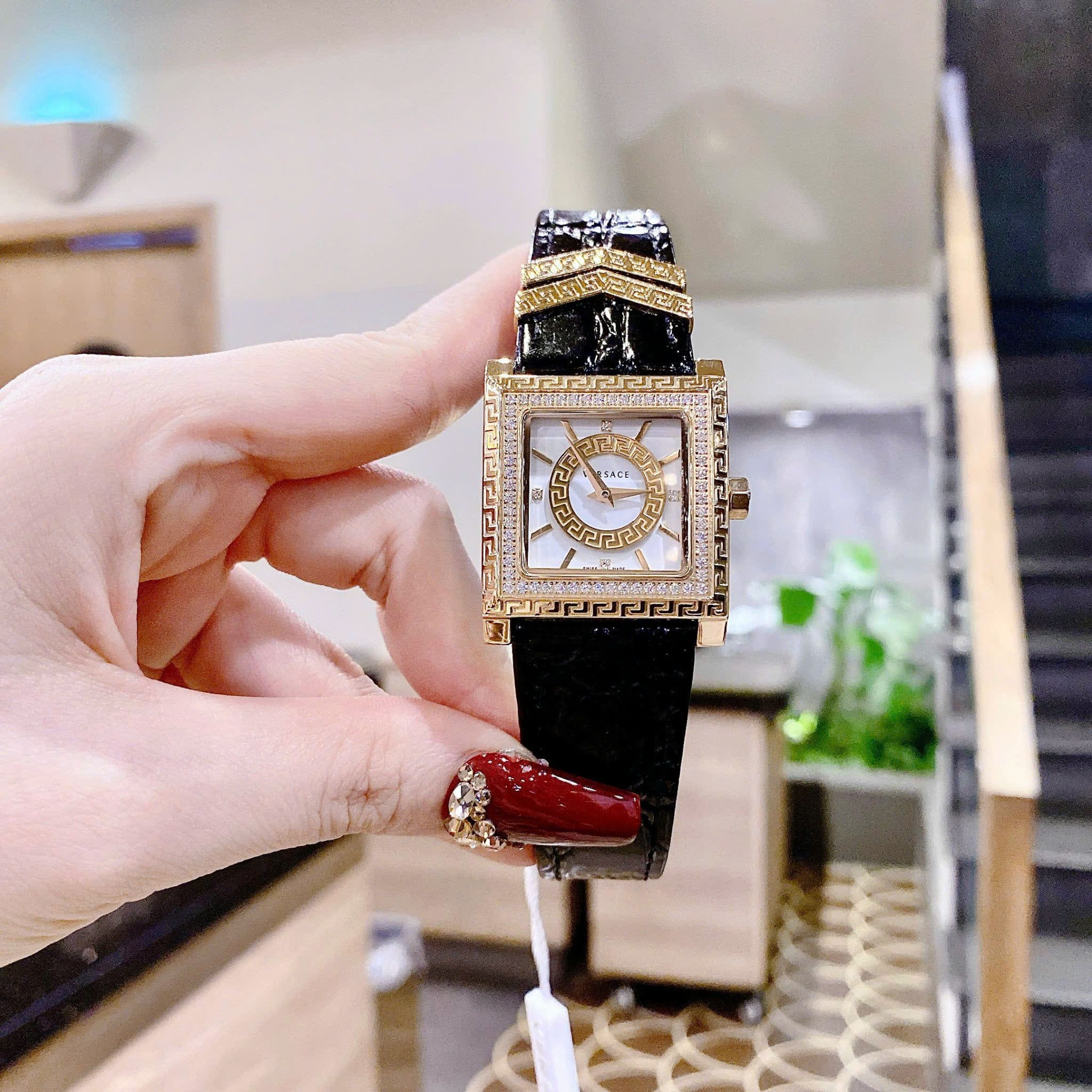 Đồng Hồ Versace DV-25 |Nữ Giới |Mặt Vuông Trắng |Dây Da Đen |Máy Pin (Quartz) |Size 36mm |donghogiatot.vn