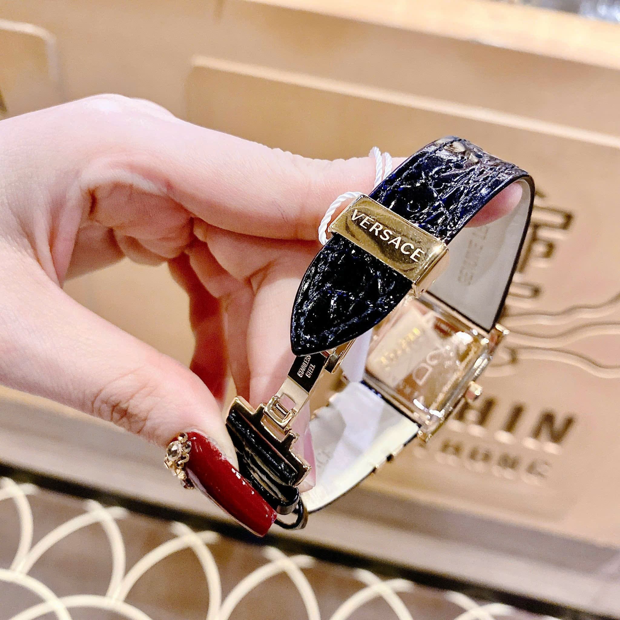 Đồng Hồ Versace DV-25 |Nữ Giới |Mặt Vuông Trắng |Dây Da Đen |Máy Pin (Quartz) |Size 36mm |donghogiatot.vn