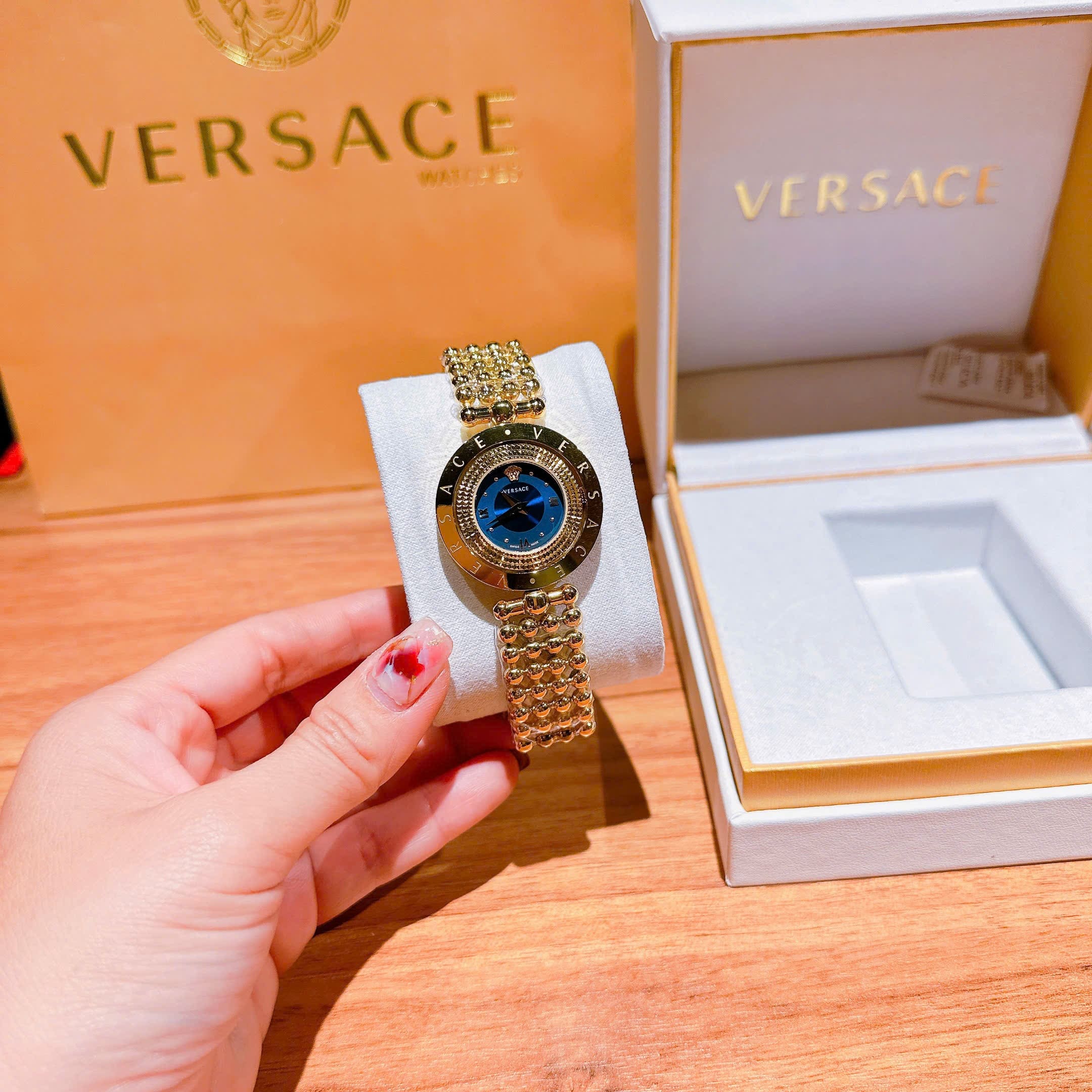 Đồng Hồ Versace Eon Mặt Xoay 360 Độ |Nữ Giới |Xanh Dương |Dây Kim Loại Vàng Gold |Máy Pin (Quartz) |Size 33mm |donghogiatot.vn