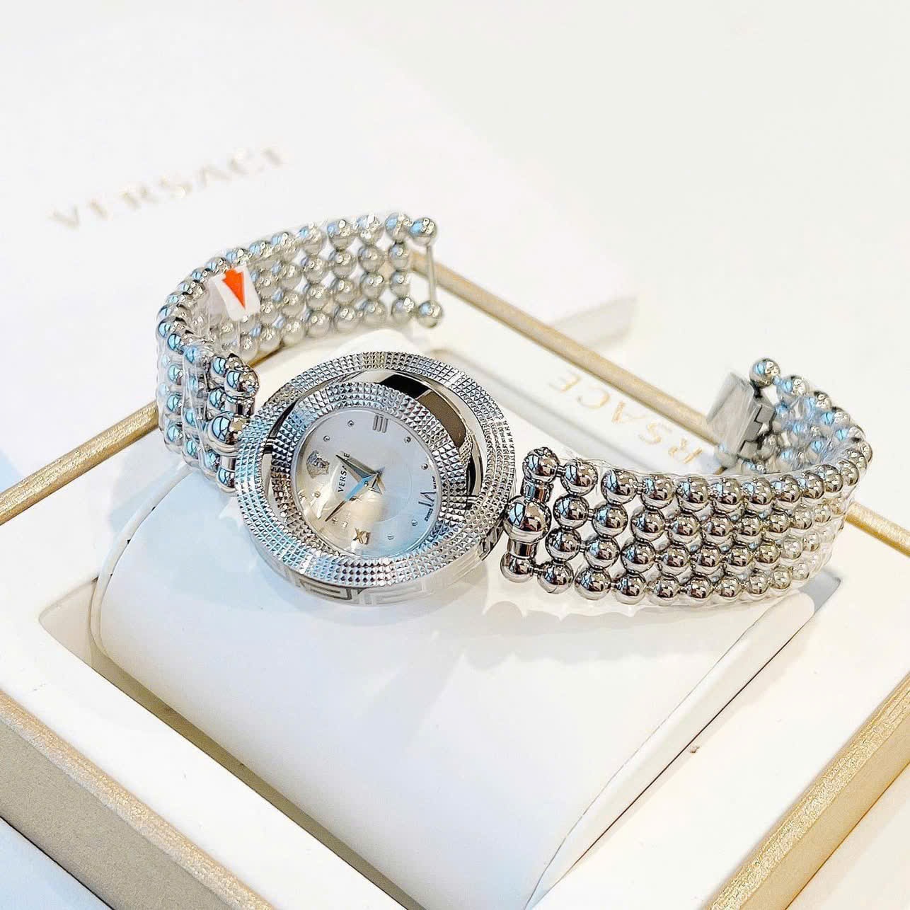 Đồng Hồ Versace Eon Pour Femmes |Nữ Giới |Mặt Trắng |Xoay 360 Độ |Dây Kim Loại Silver |Máy Pin (Quartz) |Size 33mm |donghogiatot.vn