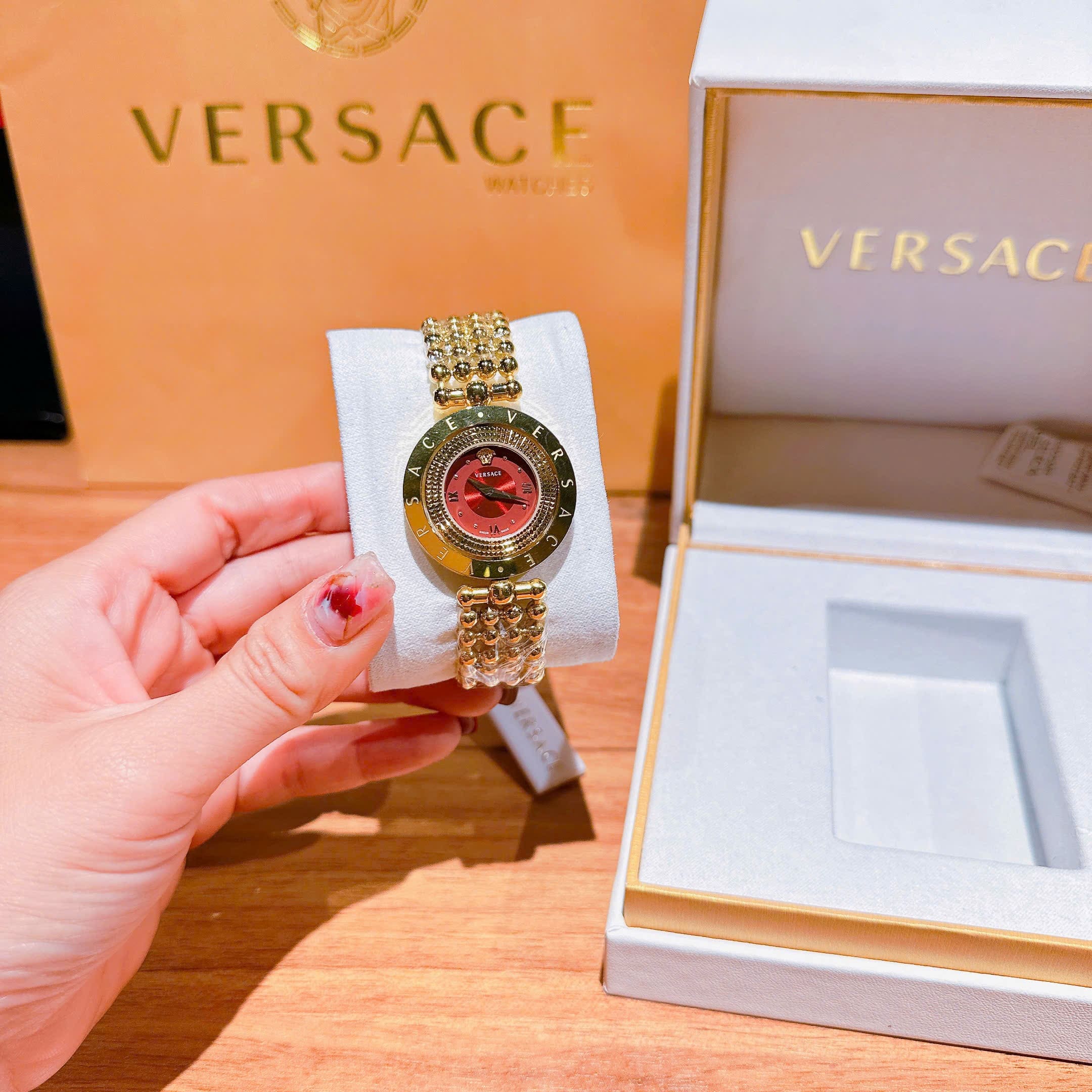 Đồng Hồ Versace Eon Mother Of Pearl |Nữ Giới |Mặt Đỏ |Dây Kim Loại Bi Vàng Gold |Máy Pin (Quartz) |Size 33mm |donghogiatot.vn
