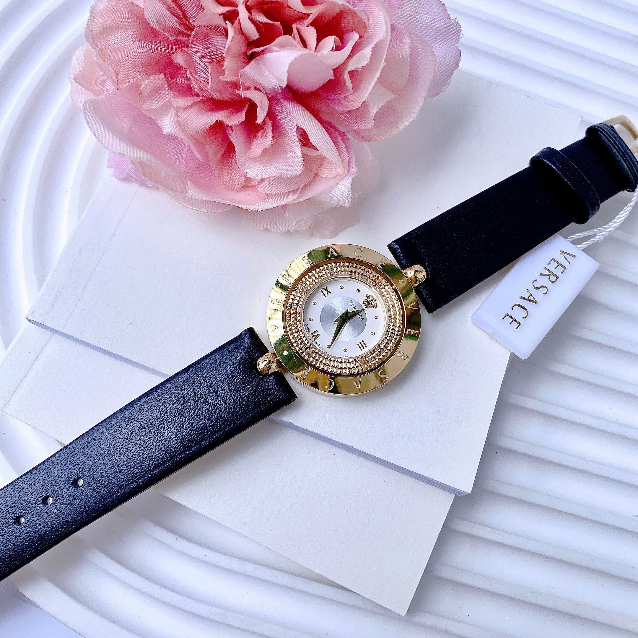 Đồng Hồ Versace Eon |Nữ Giới |Mặt Trắng Xoay |Vàng Gold |Dây Da Đen |Máy Pin (Quartz) |Size 33mm |donghogiatot.vn