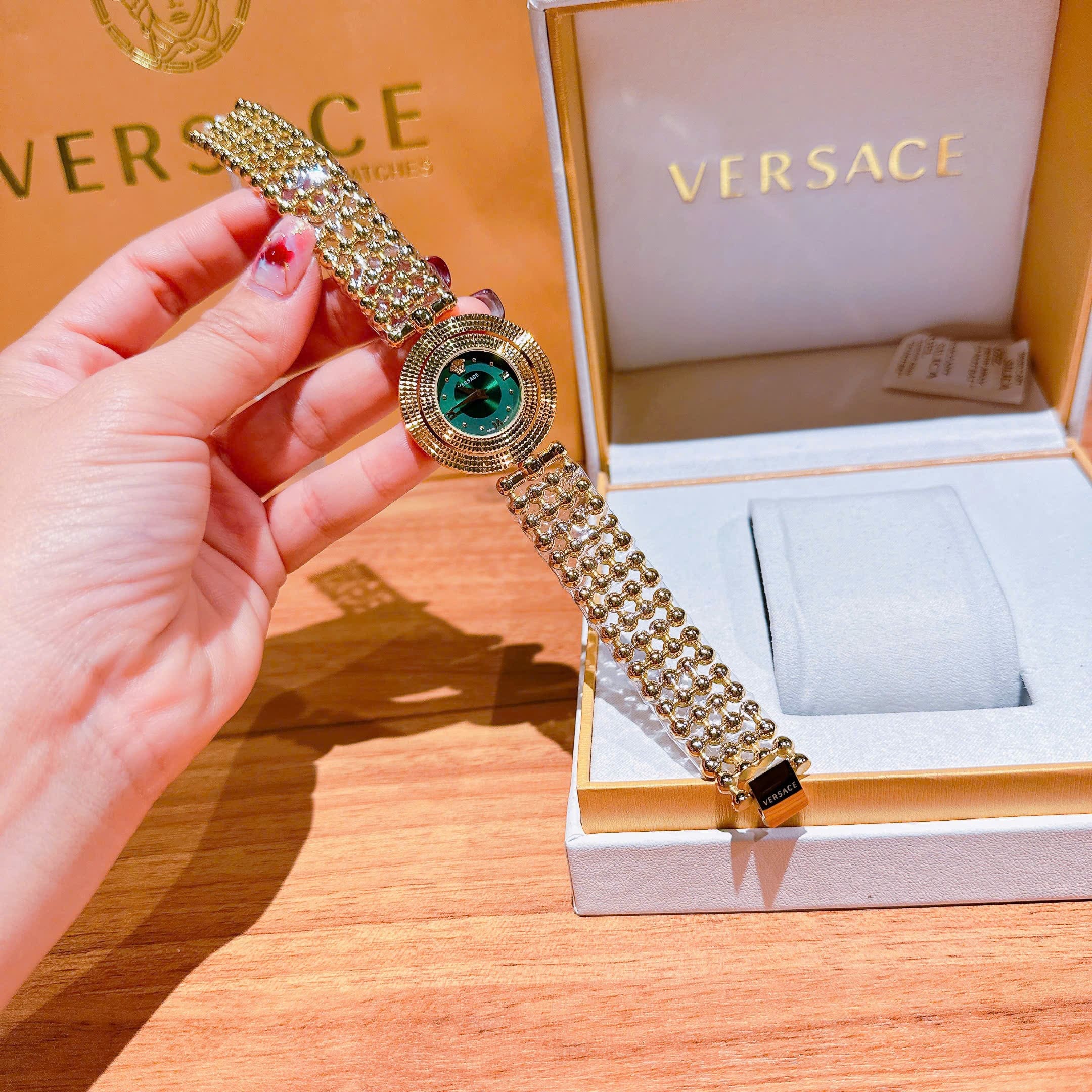 Đồng Hồ Versace Eon Pour Femmes |Nữ Giới |Xanh Lá |Dây Kim Loại Vàng Gold |Máy Pin (Quartz) |Size 33mm |donghogiatot.vn