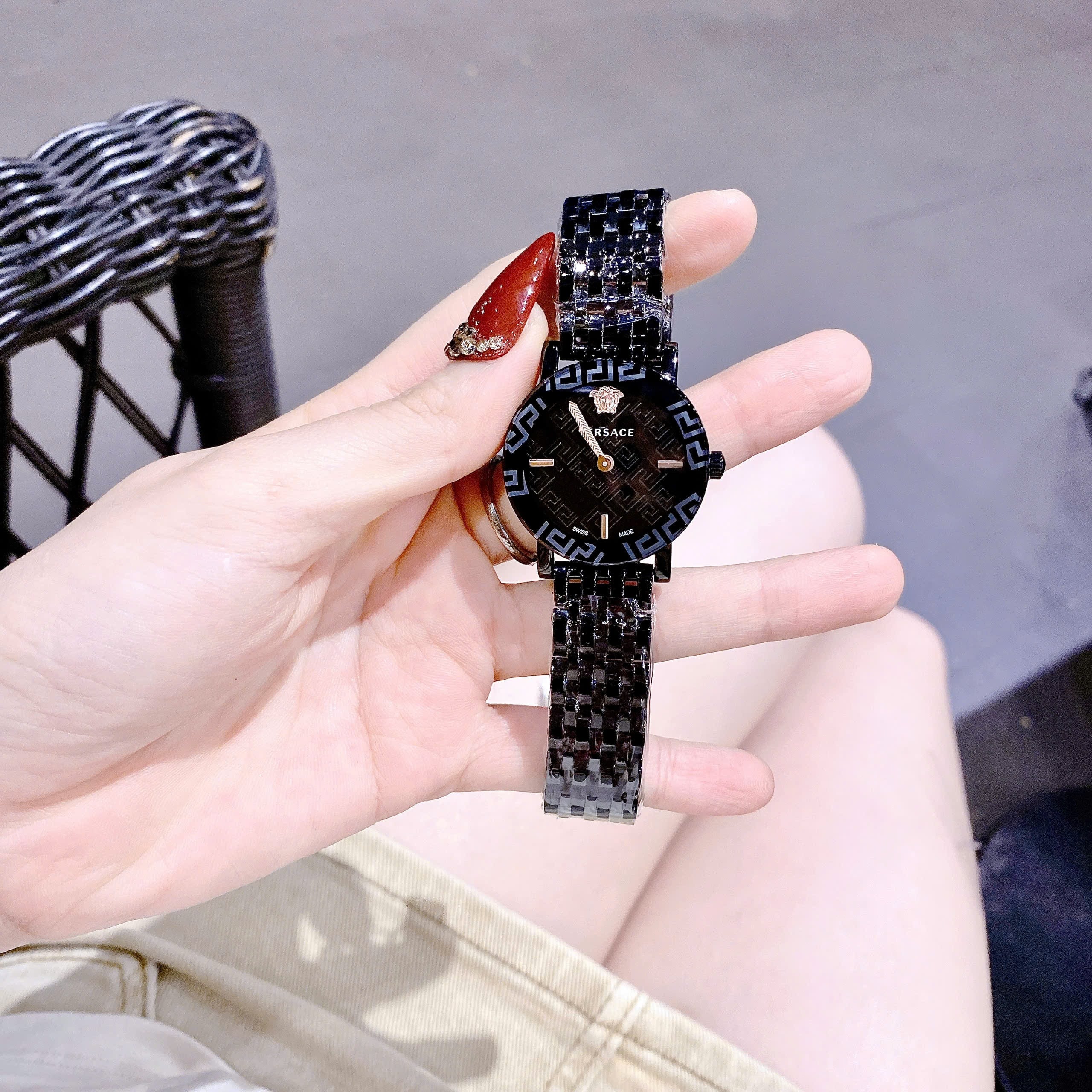 Đồng Hồ Versace Greca Glass Bracelet |Nữ Giới |Dây Kim Loại Full Đen |Máy Pin (Quartz) |Size 32mm |donghogiatot.vn