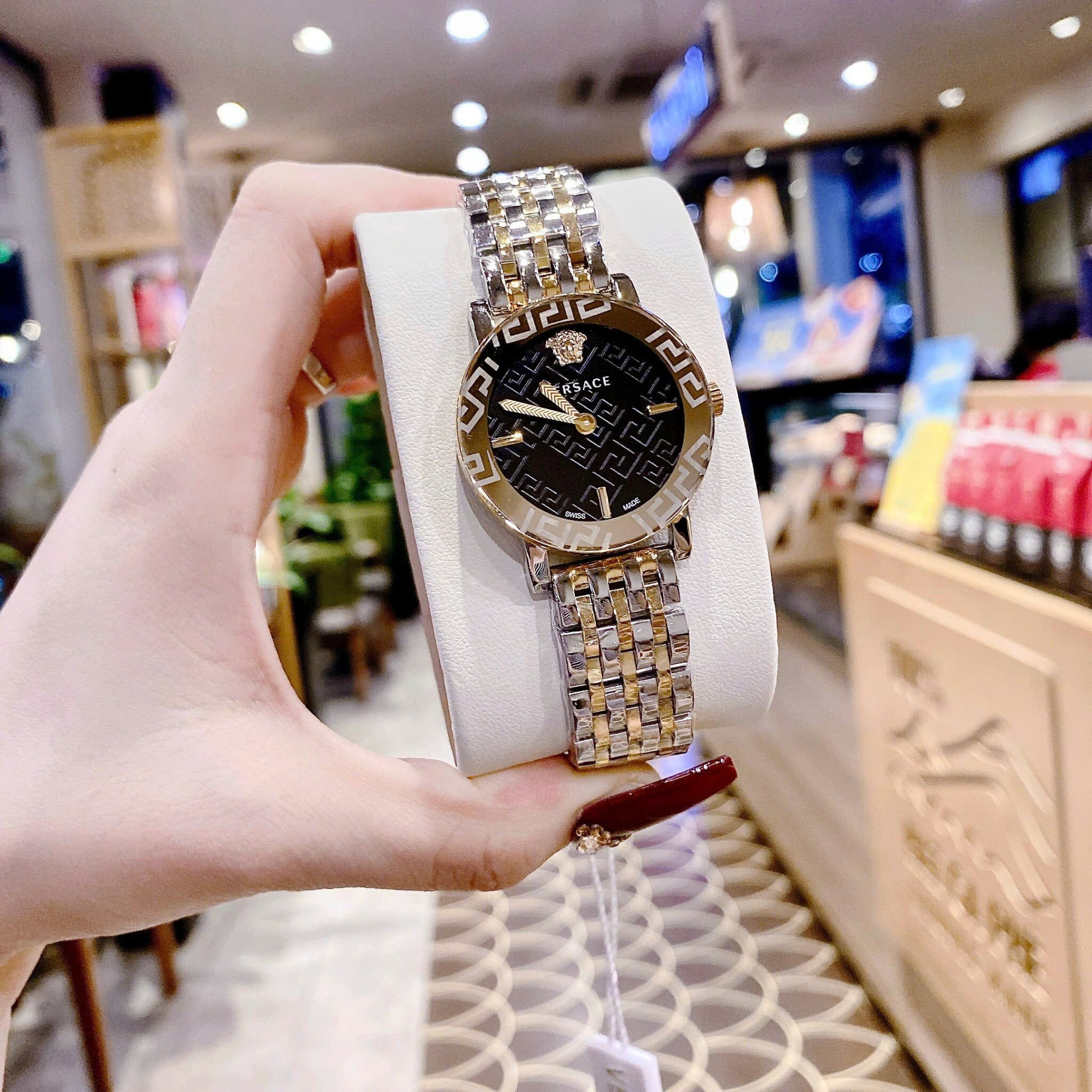 Đồng Hồ Versace Greca Glass Bracelet |Nữ Giới |Mặt Đen |Dây Kim Loại Demi Vàng |Máy Pin (Quartz) |Size 32mm |donghogiatot.vn