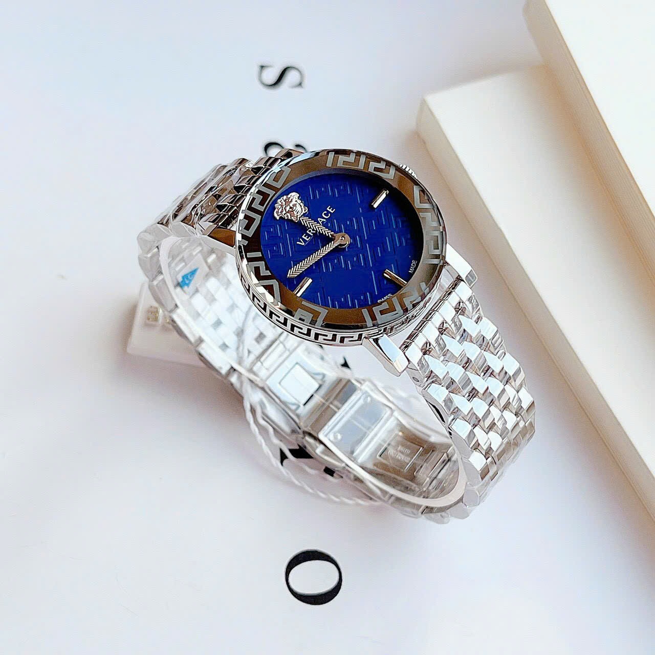 Đồng Hồ Versace Greca Glass Bracelet |Nữ Giới |Xanh Dương |Dây Kim Loại Silver |Máy Pin (Quartz) |Size 32mm |donghogiatot.vn